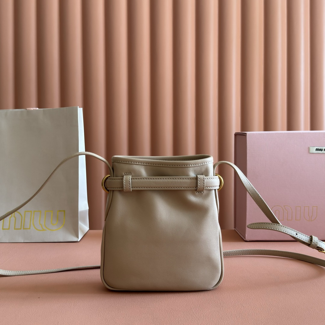 Miu Miu Bucket Bag Sheepskin M-17cm-19cm