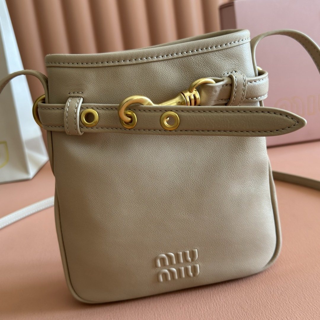 Miu Miu Bucket Bag Sheepskin M-17cm-19cm