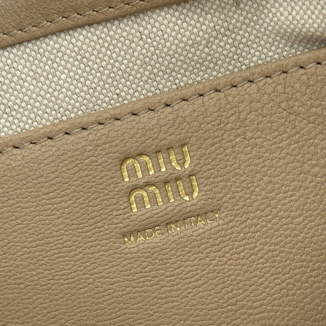 Miu Miu Bucket Bag Sheepskin M-17cm-19cm