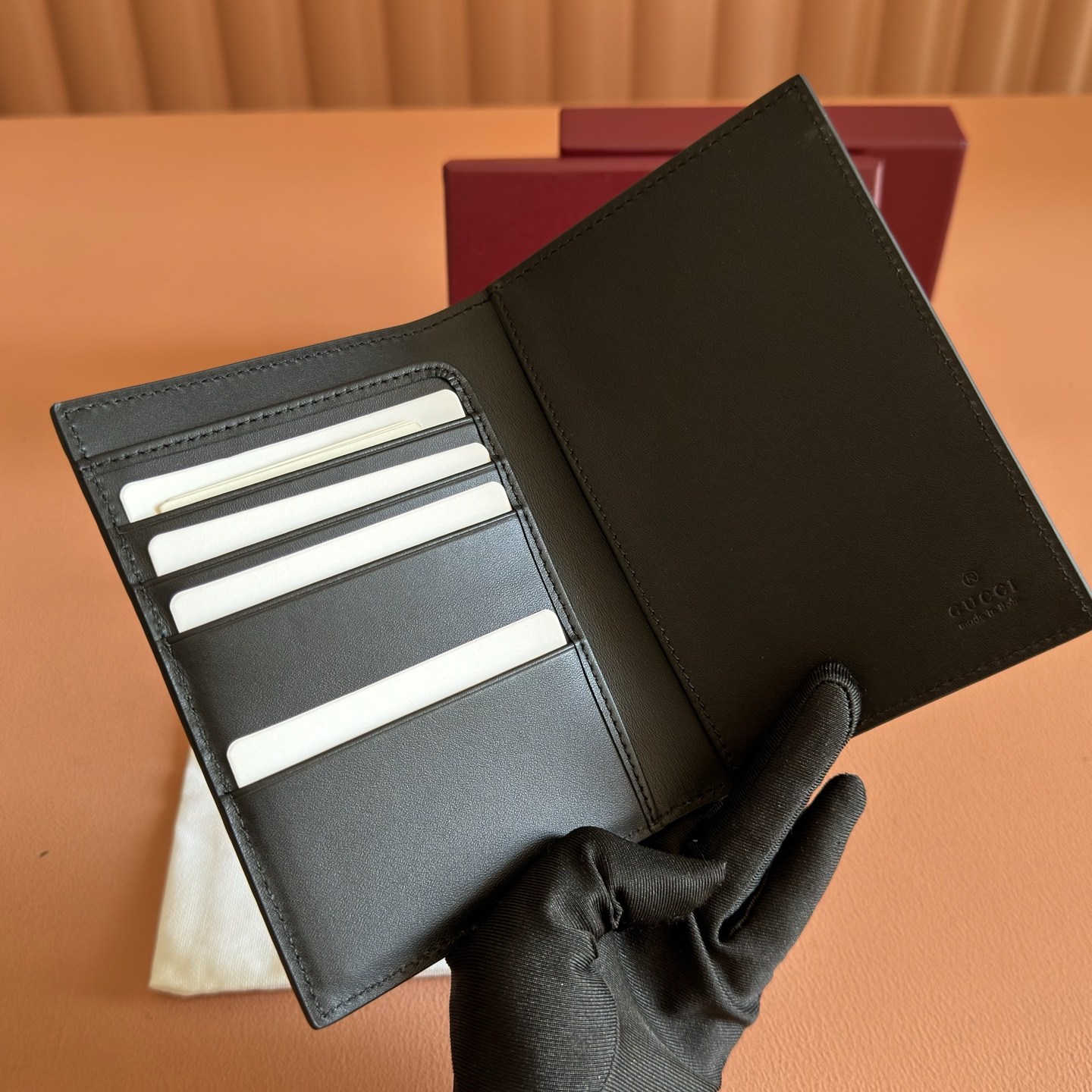 Gucci Basic Bag Cow Leather Black M-l