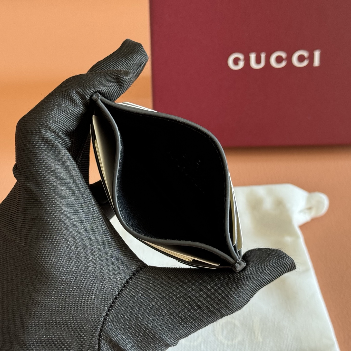 Gucci Basic Bag Cow Leather Black M-l