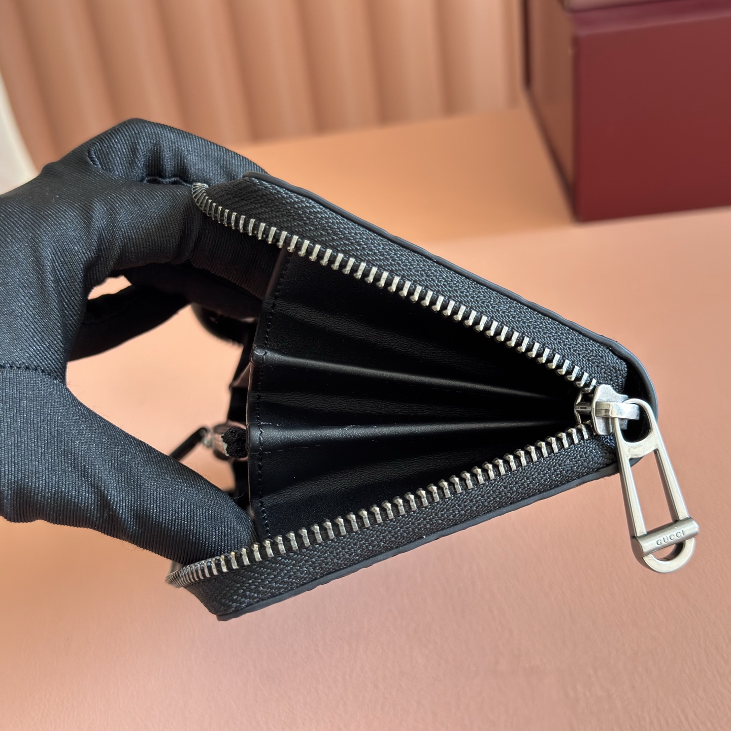 Gucci Basic Bag Cow Leather Black M-l