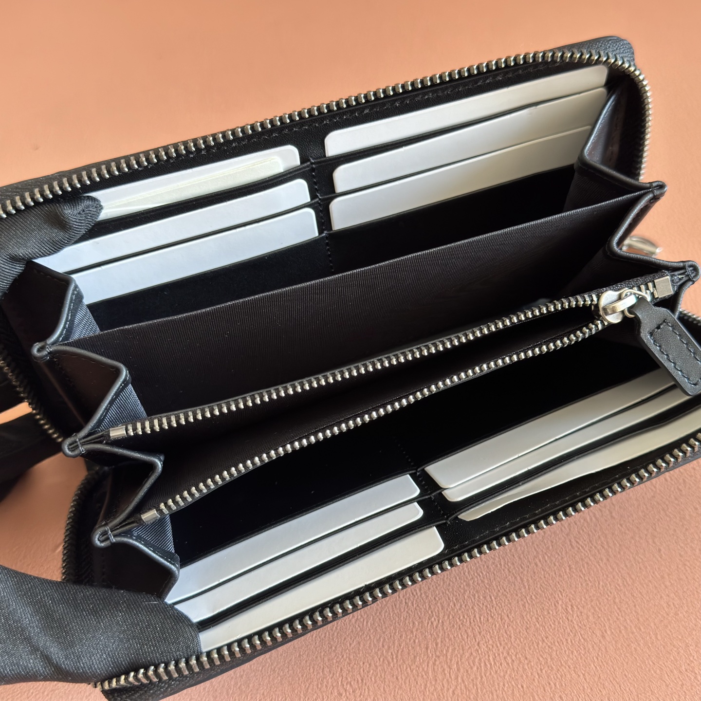 Gucci Basic Bag Cow Leather Black M-l