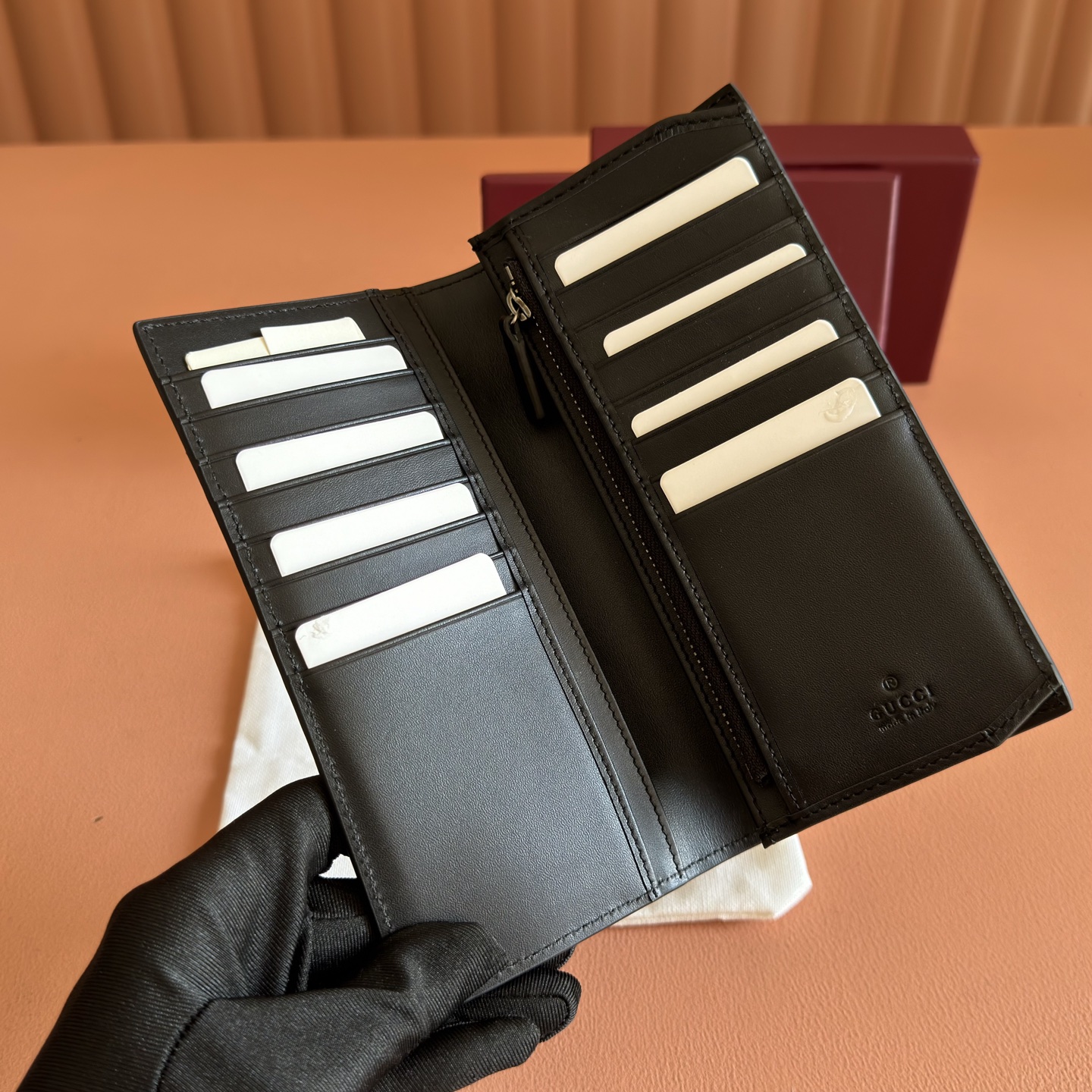 Gucci Basic Bag Cow Leather Black M-l