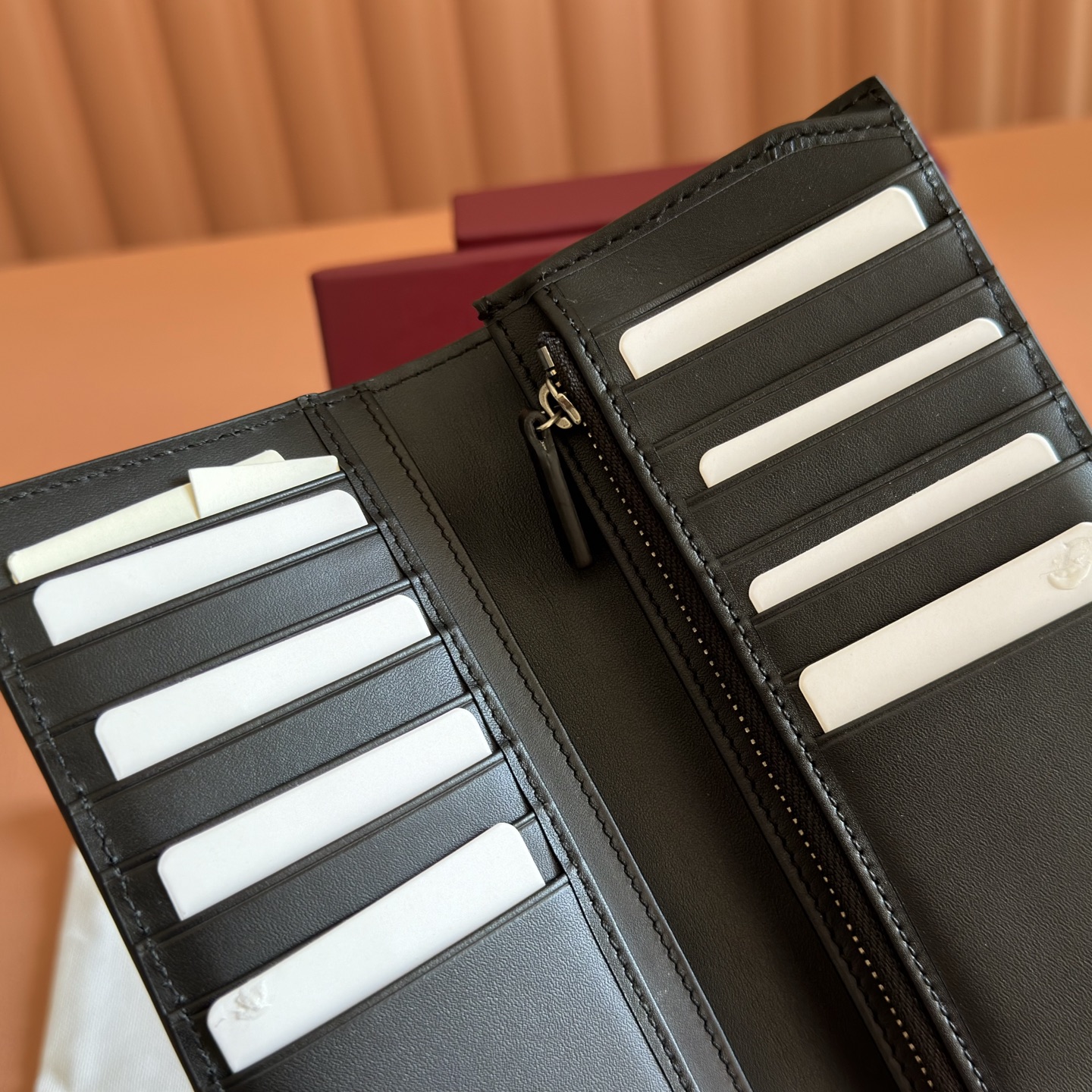 Gucci Basic Bag Cow Leather Black M-l