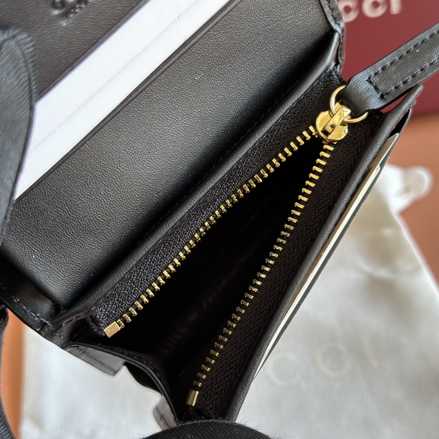 Gucci Basic Bag Cow Leather Black M-l