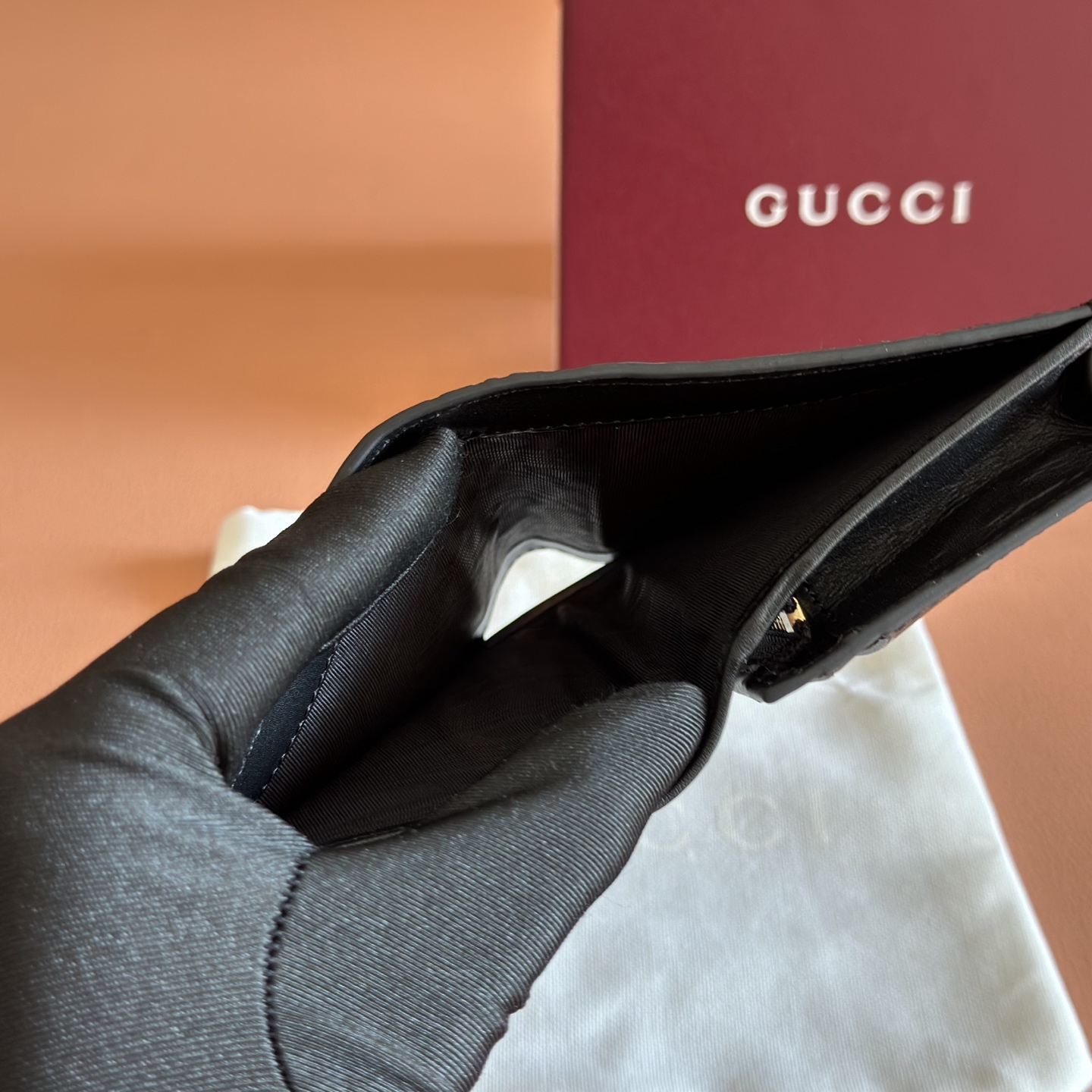 Gucci Basic Bag Cow Leather Black M-l