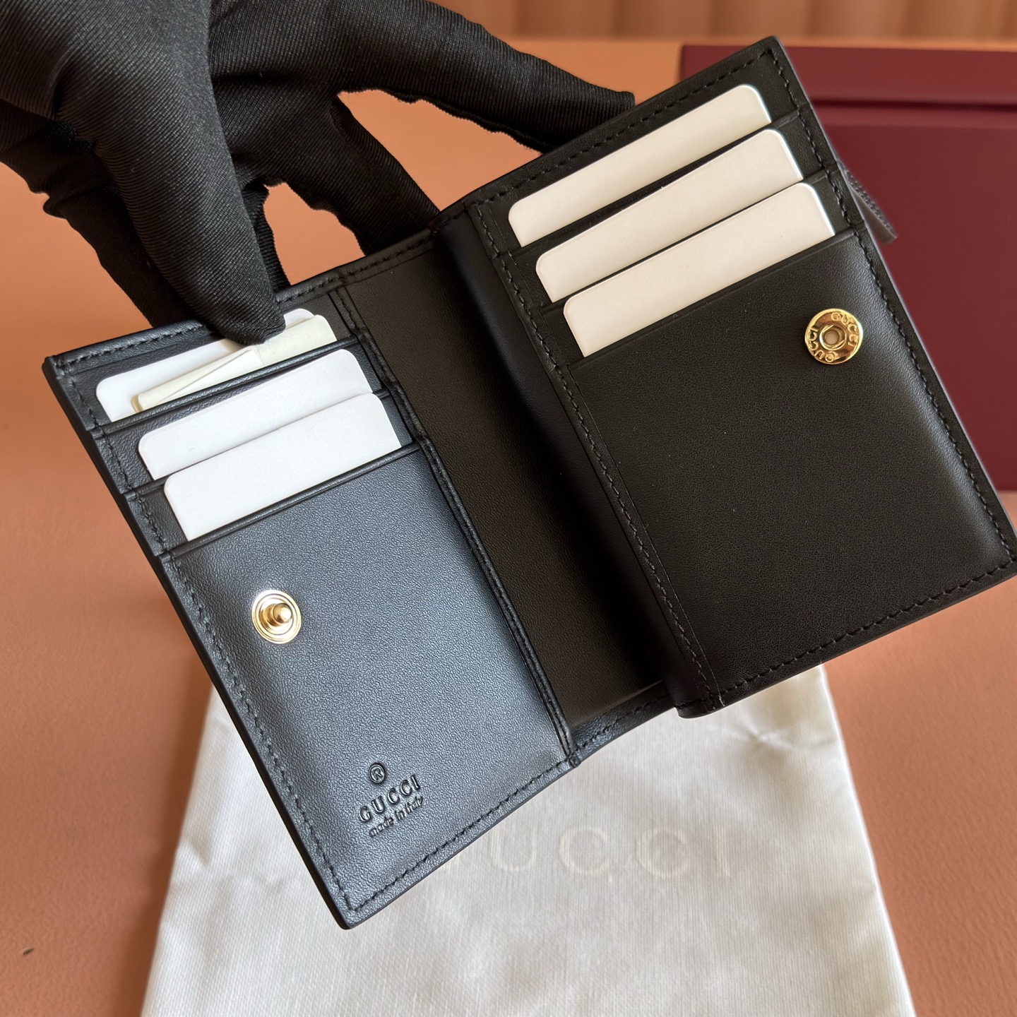 Gucci Basic Bag Cow Leather Black M-l