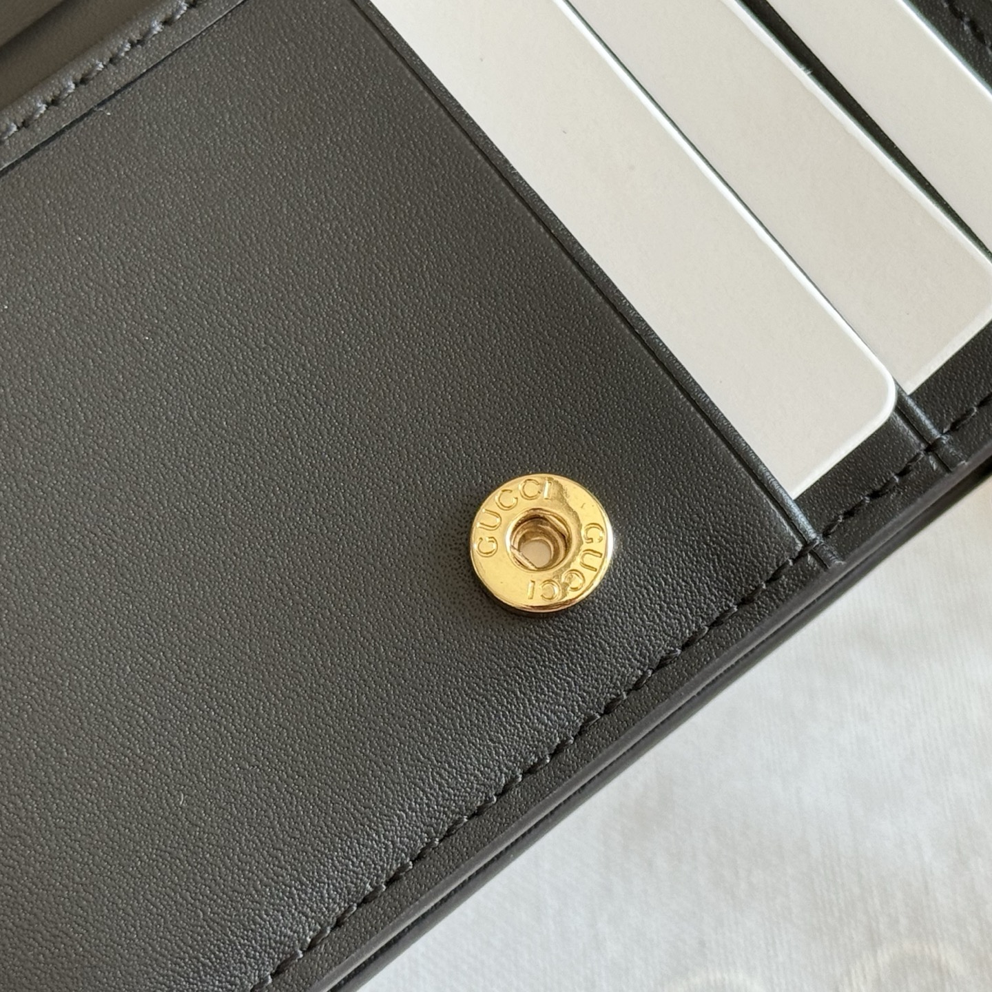 Gucci Basic Bag Cow Leather Black M-l