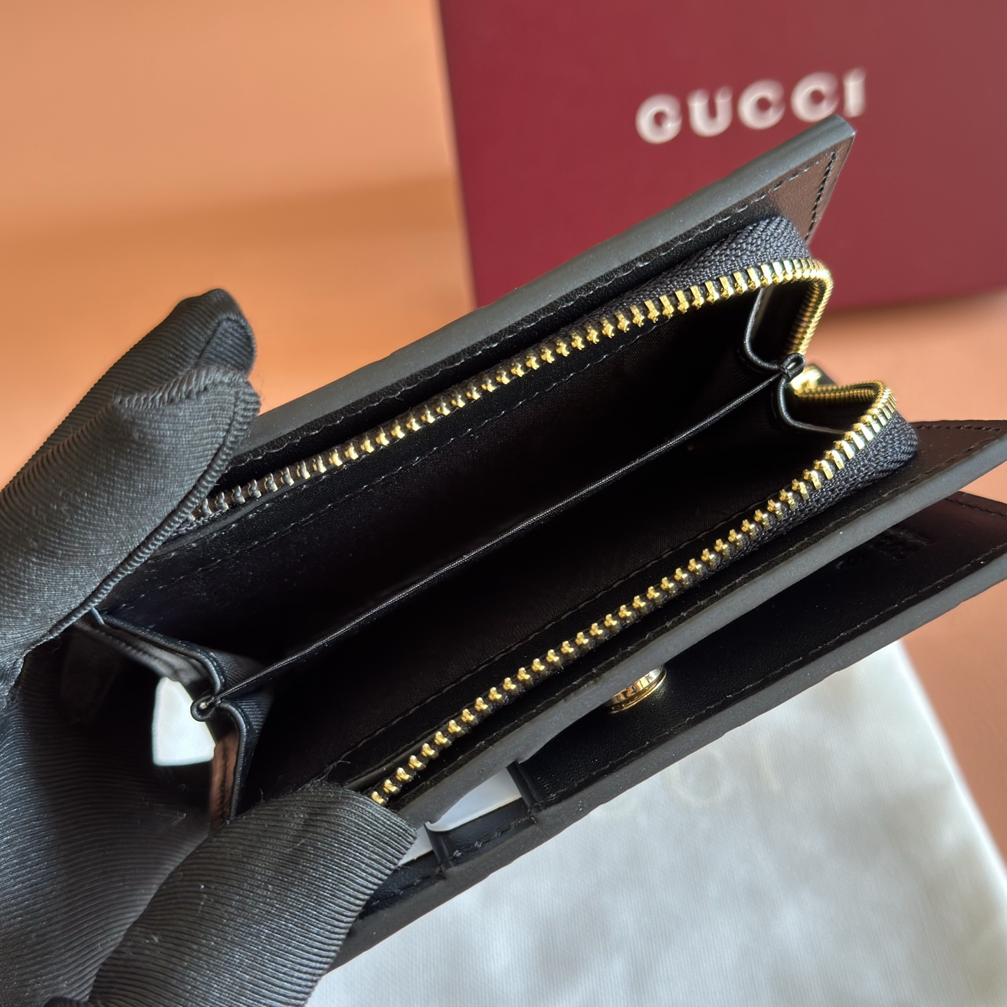 Gucci Basic Bag Cow Leather Black M-l