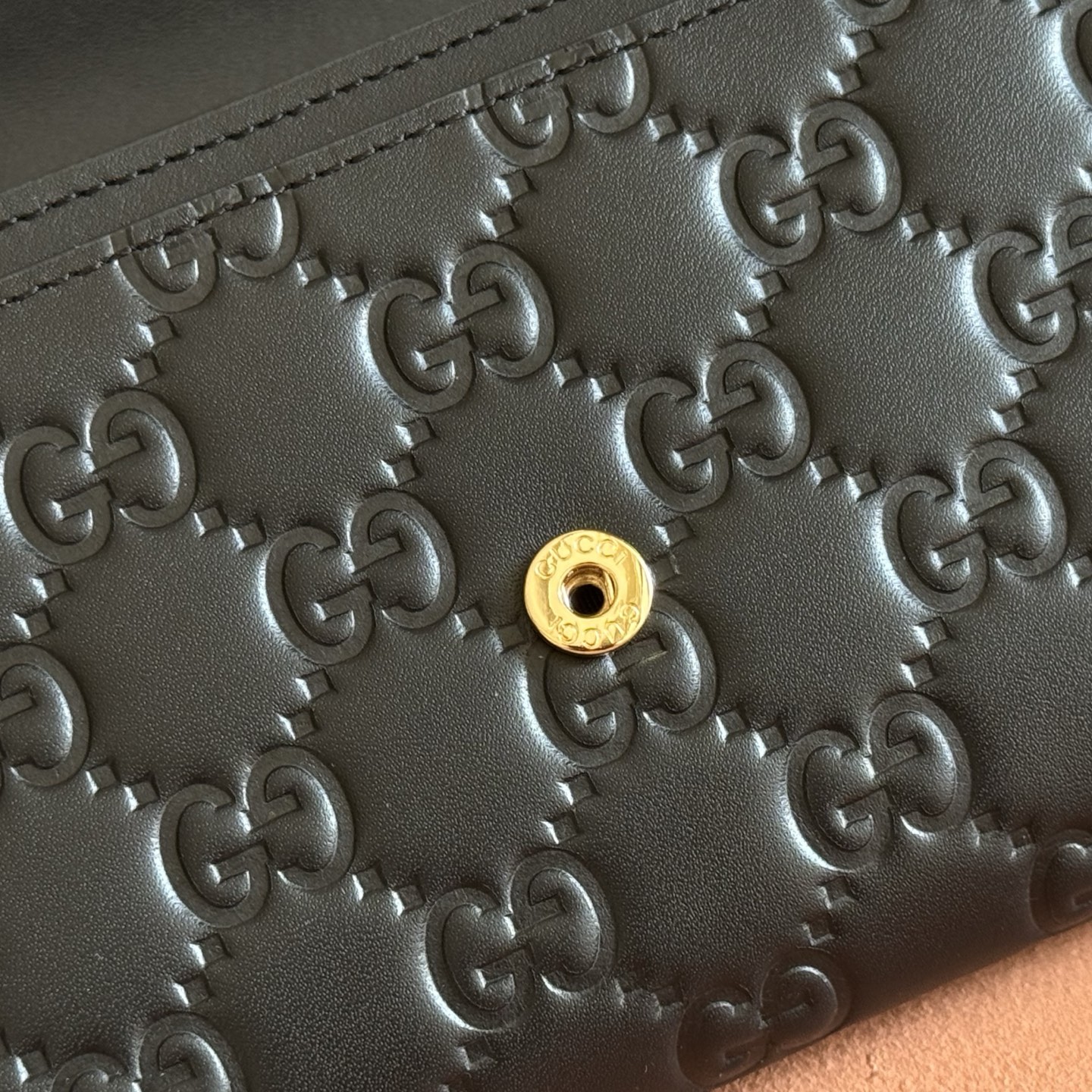 Gucci Basic Bag Cow Leather Black M-l