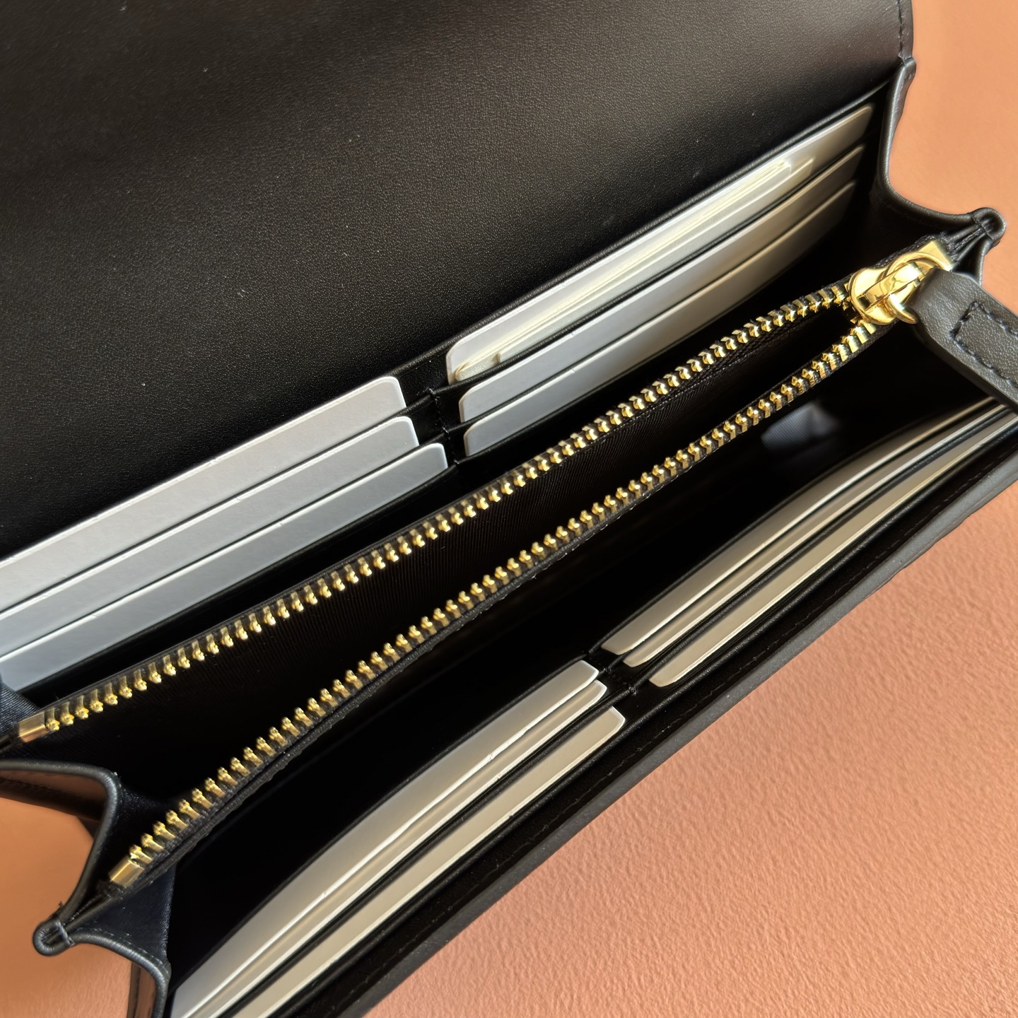 Gucci Basic Bag Cow Leather Black M-l