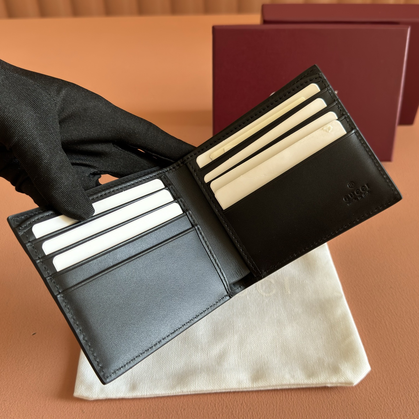 Gucci Basic Bag Cow Leather Black M-l