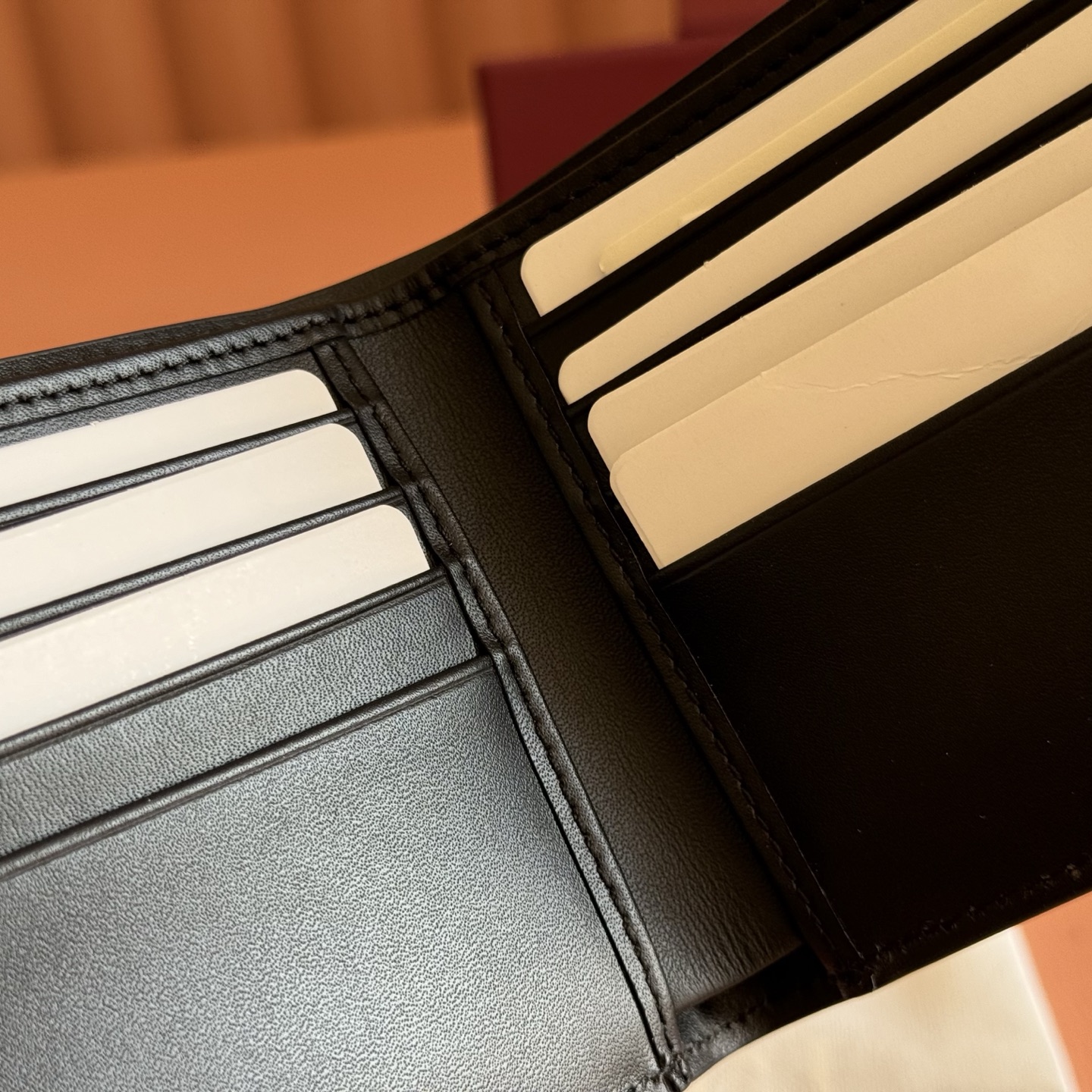 Gucci Basic Bag Cow Leather Black M-l