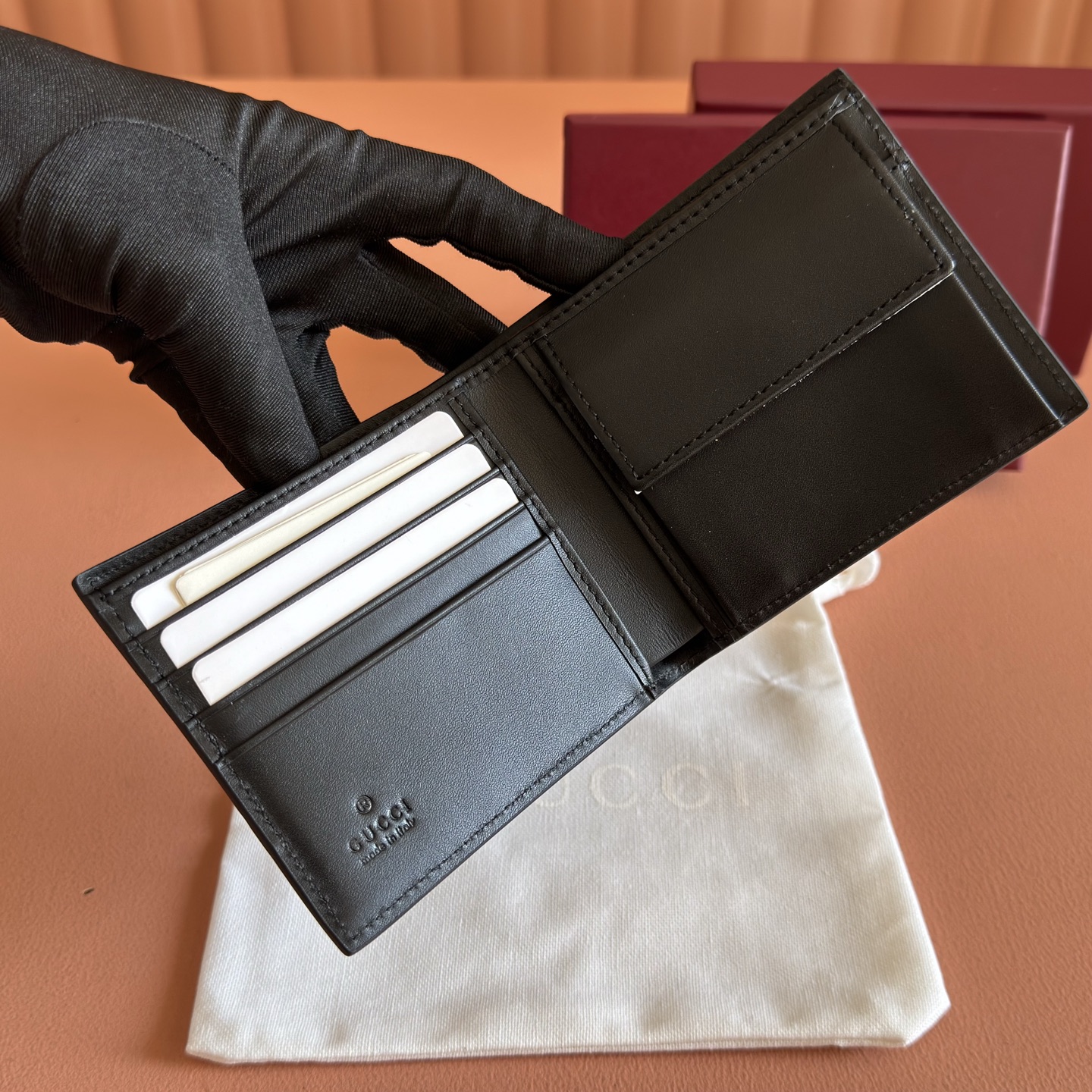 Gucci Basic Bag Cow Leather Black M-l