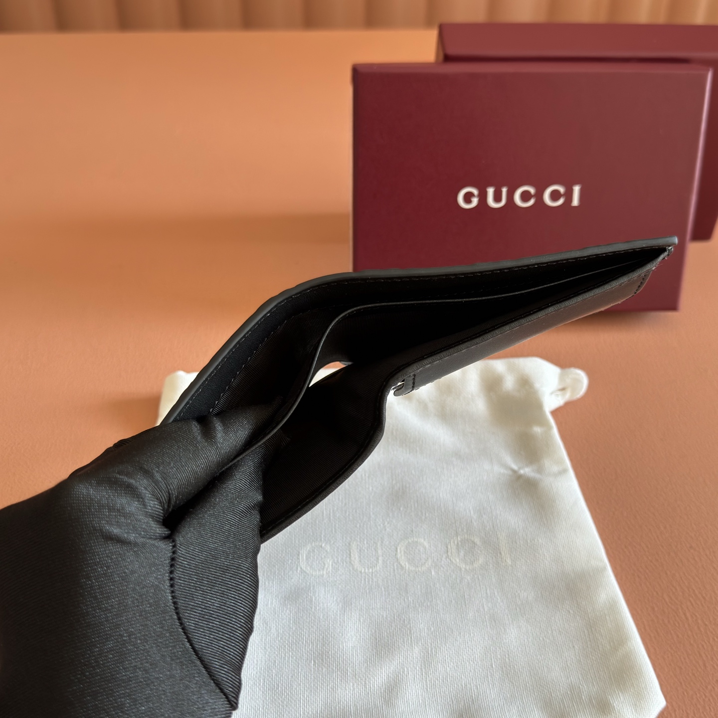 Gucci Basic Bag Cow Leather Black M-l