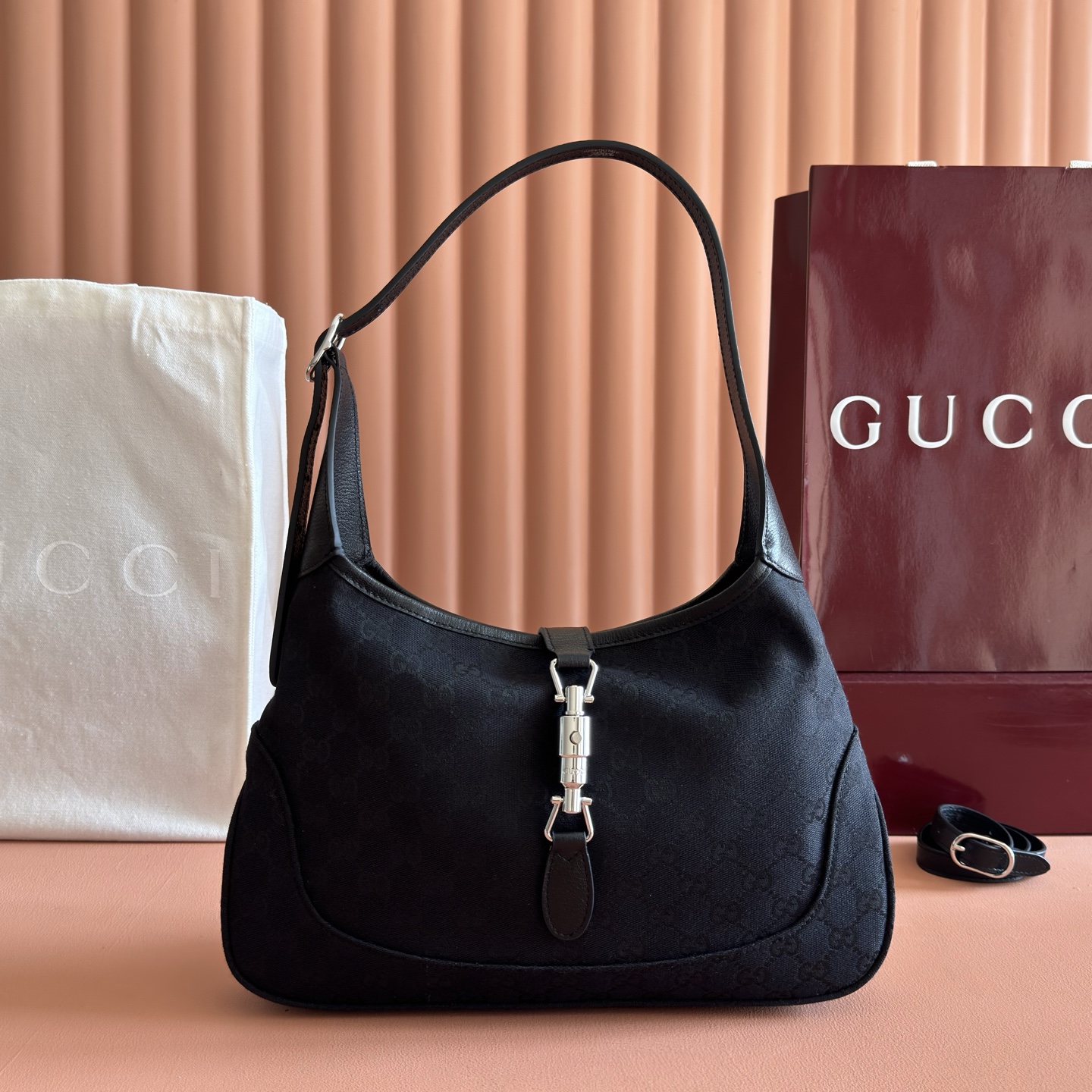 Gucci Basic Bag M-l
