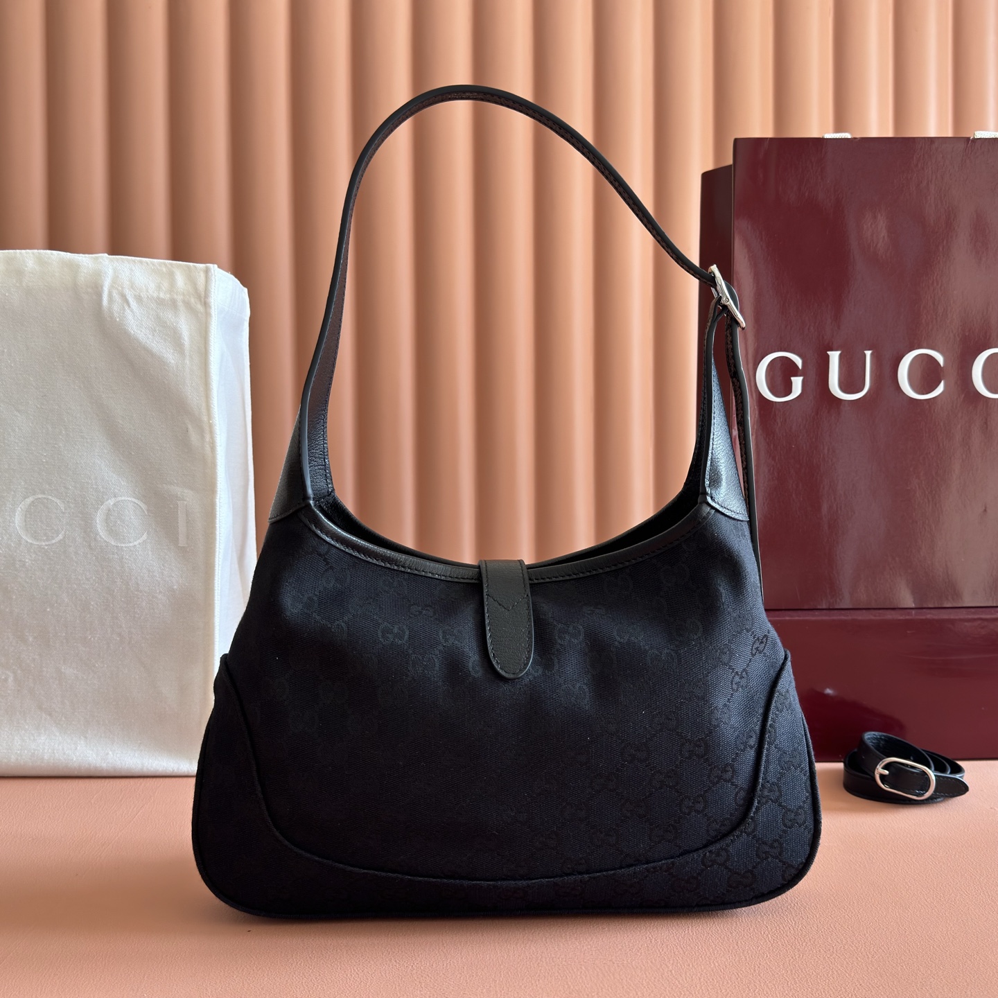 Gucci Basic Bag M-l