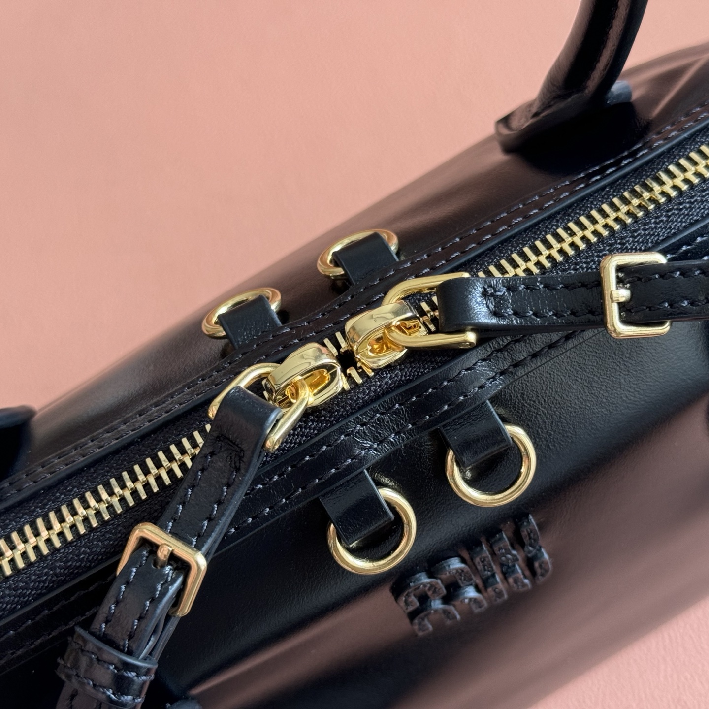 Miu Miu Basic Bag M-s