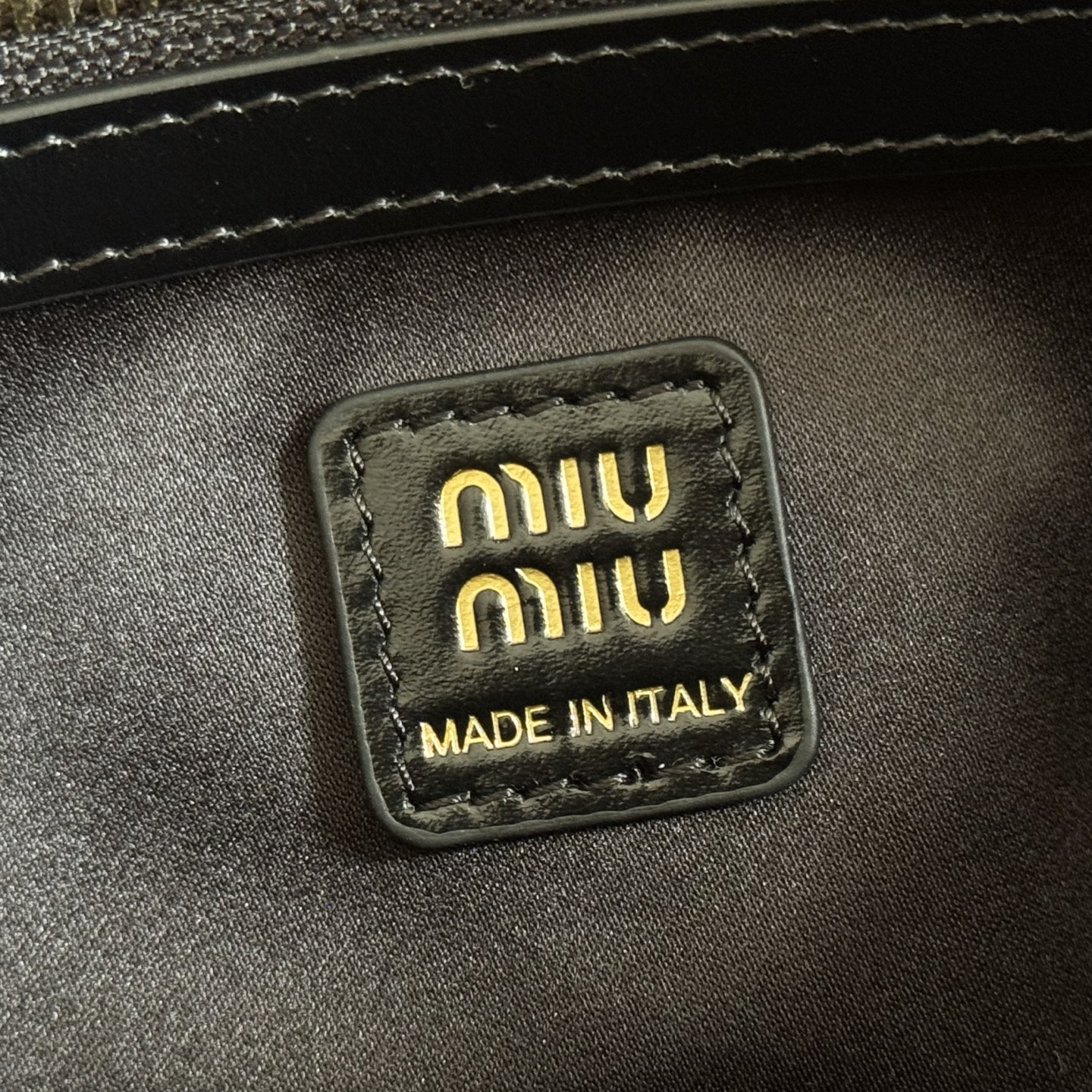 Miu Miu Basic Bag M-s