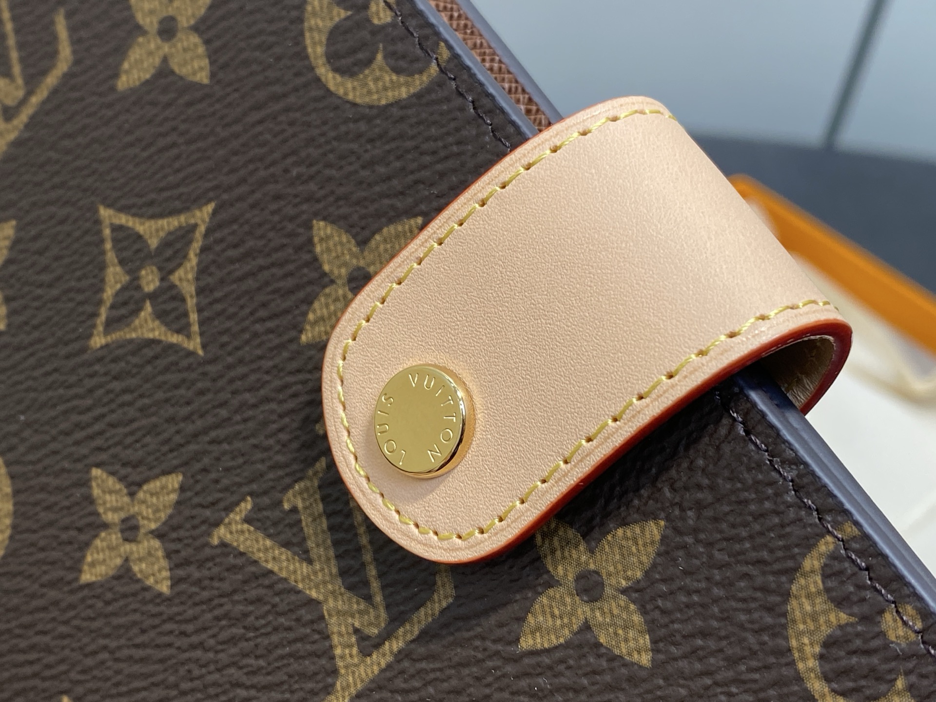 Louis Vuitton Basic Bag Canvas M-l