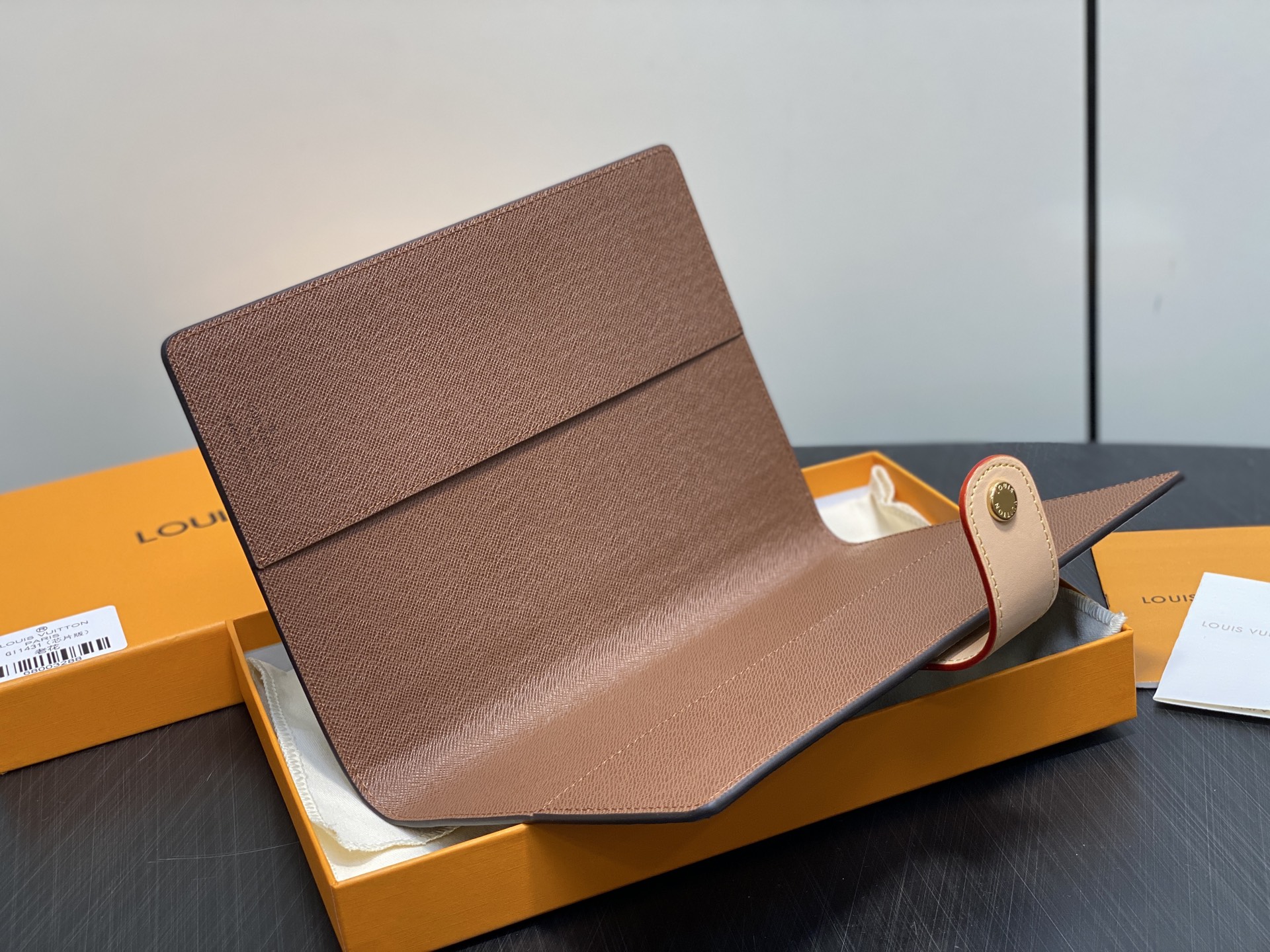 Louis Vuitton Basic Bag Canvas M-l