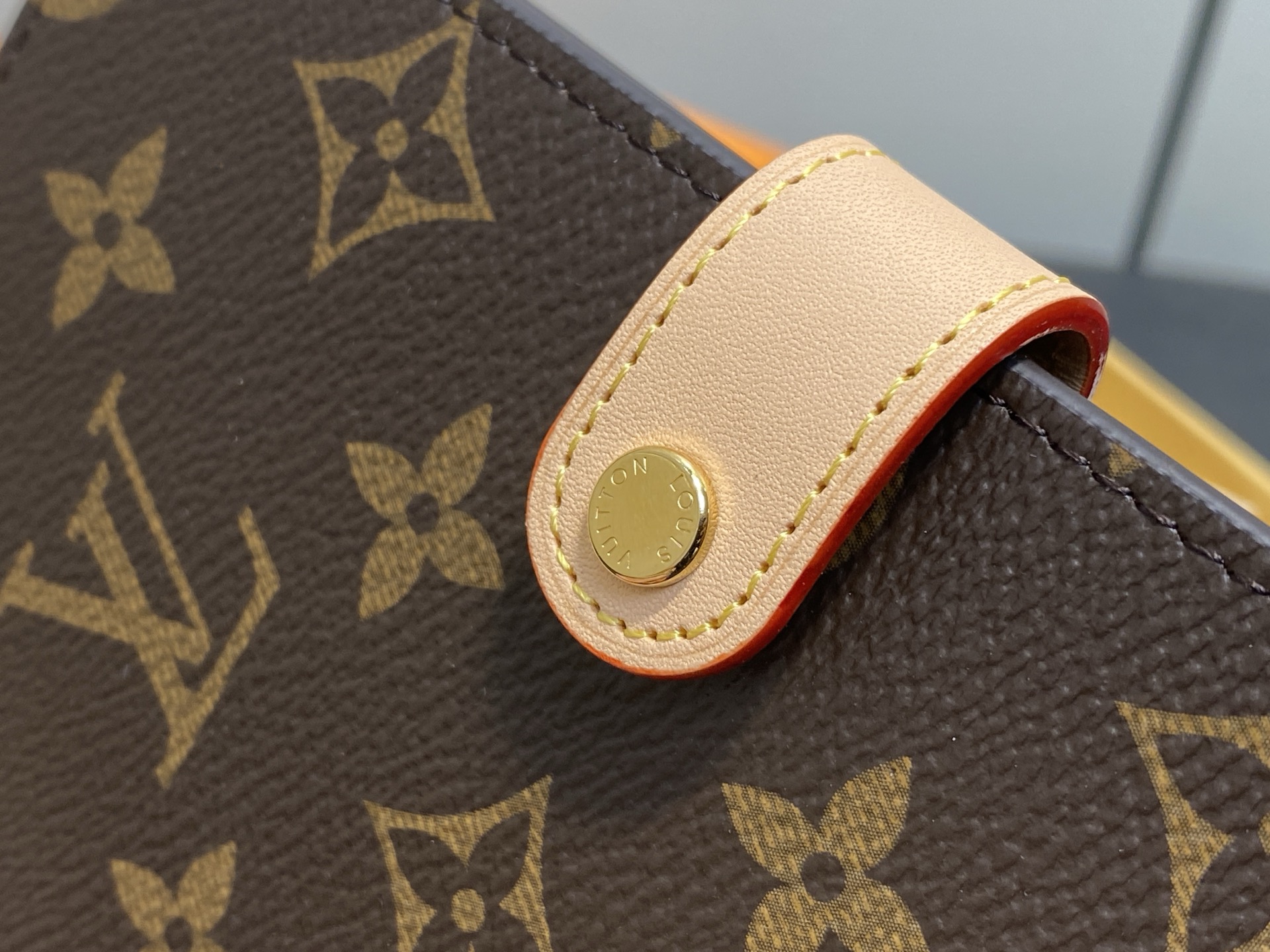 Louis Vuitton Basic Bag Canvas M-l