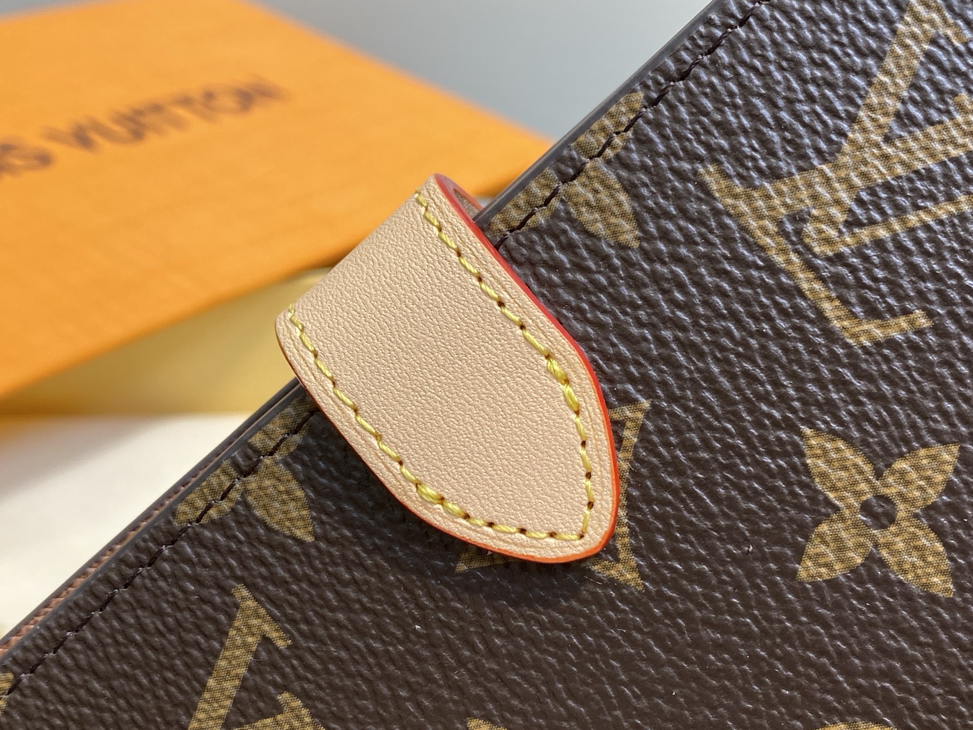 Louis Vuitton Basic Bag Canvas M-l