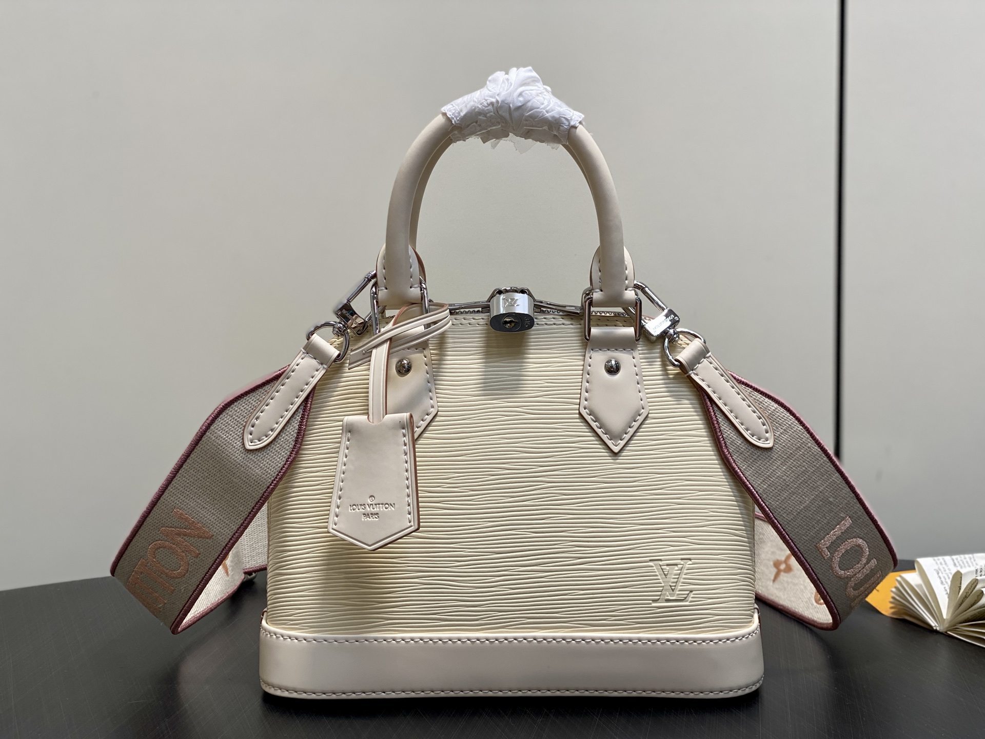 Louis Vuitton Basic Bag White M-l