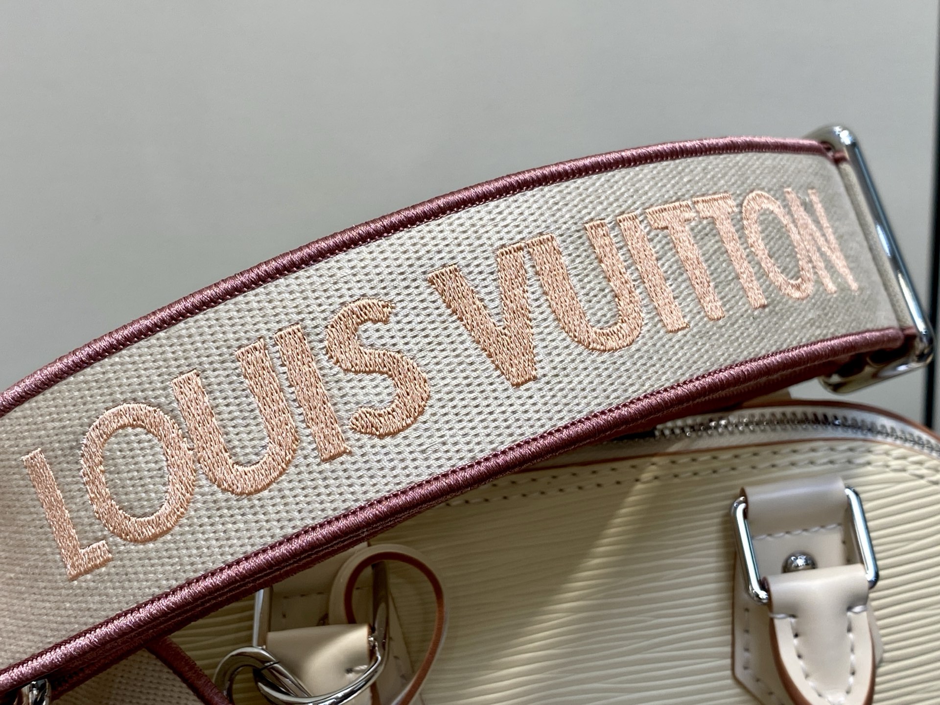 Louis Vuitton Basic Bag White M-l