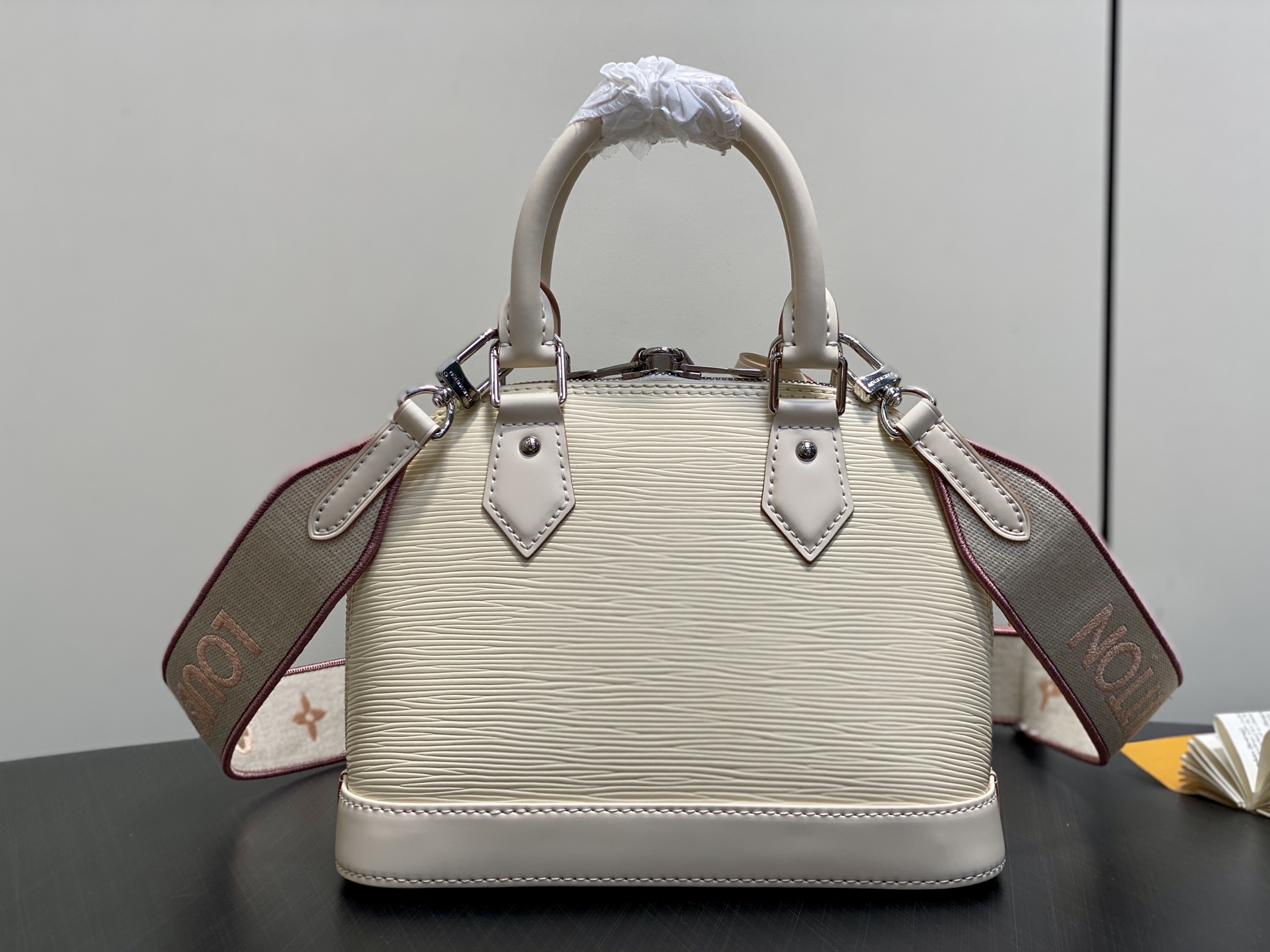 Louis Vuitton Basic Bag White M-l