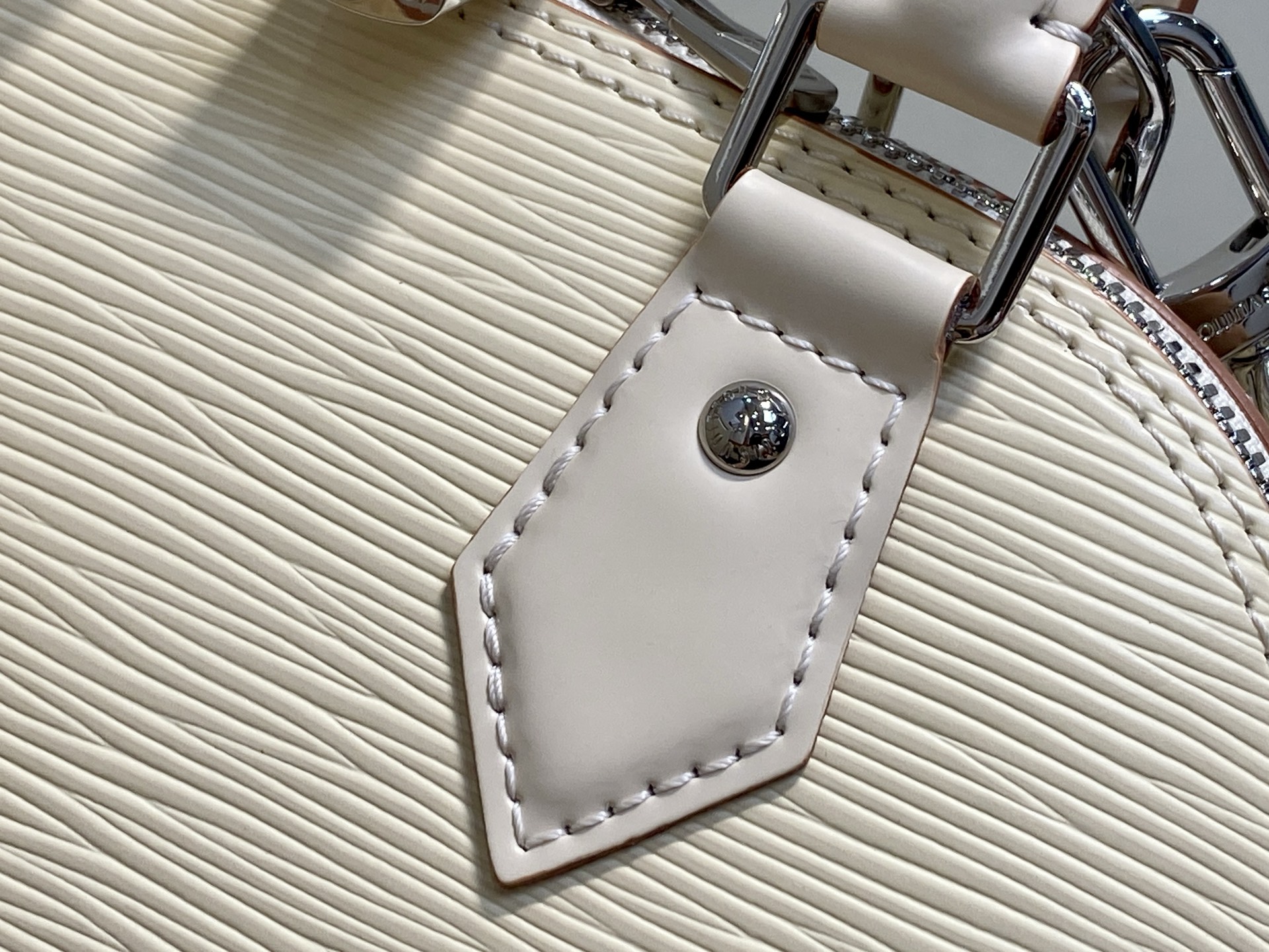 Louis Vuitton Basic Bag White M-l