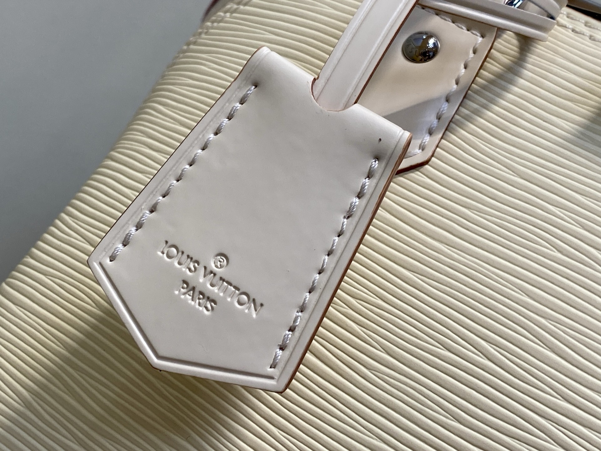 Louis Vuitton Basic Bag White M-l