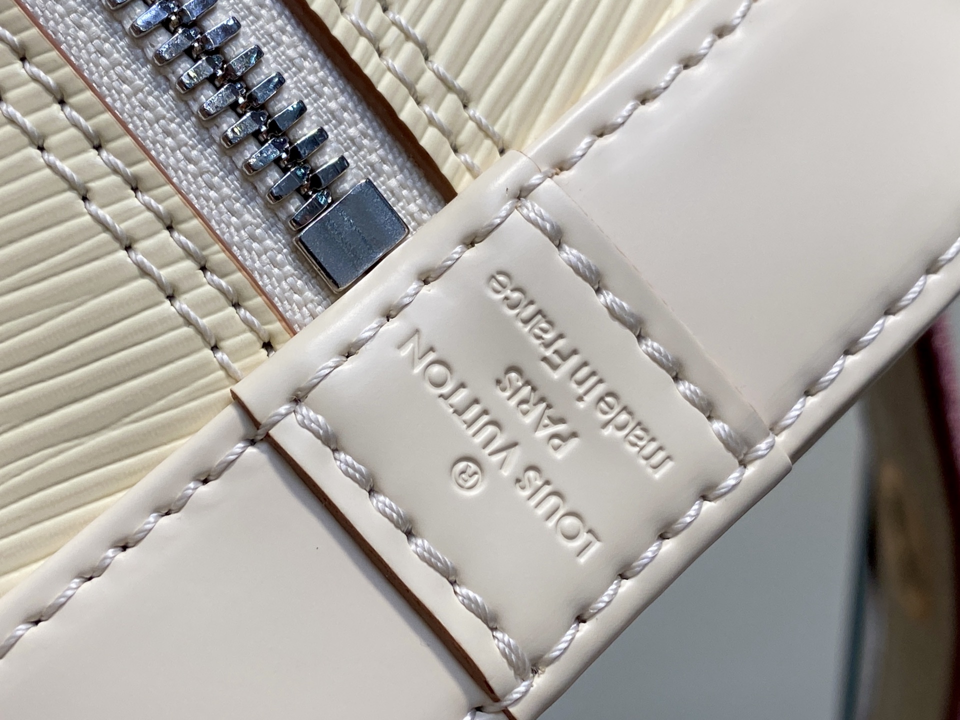 Louis Vuitton Basic Bag White M-l