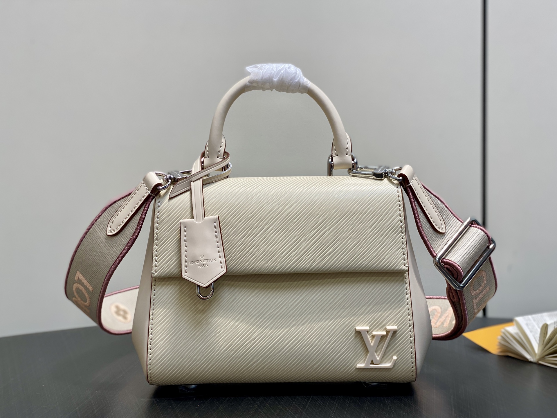 Louis Vuitton Tote Bag White M-l