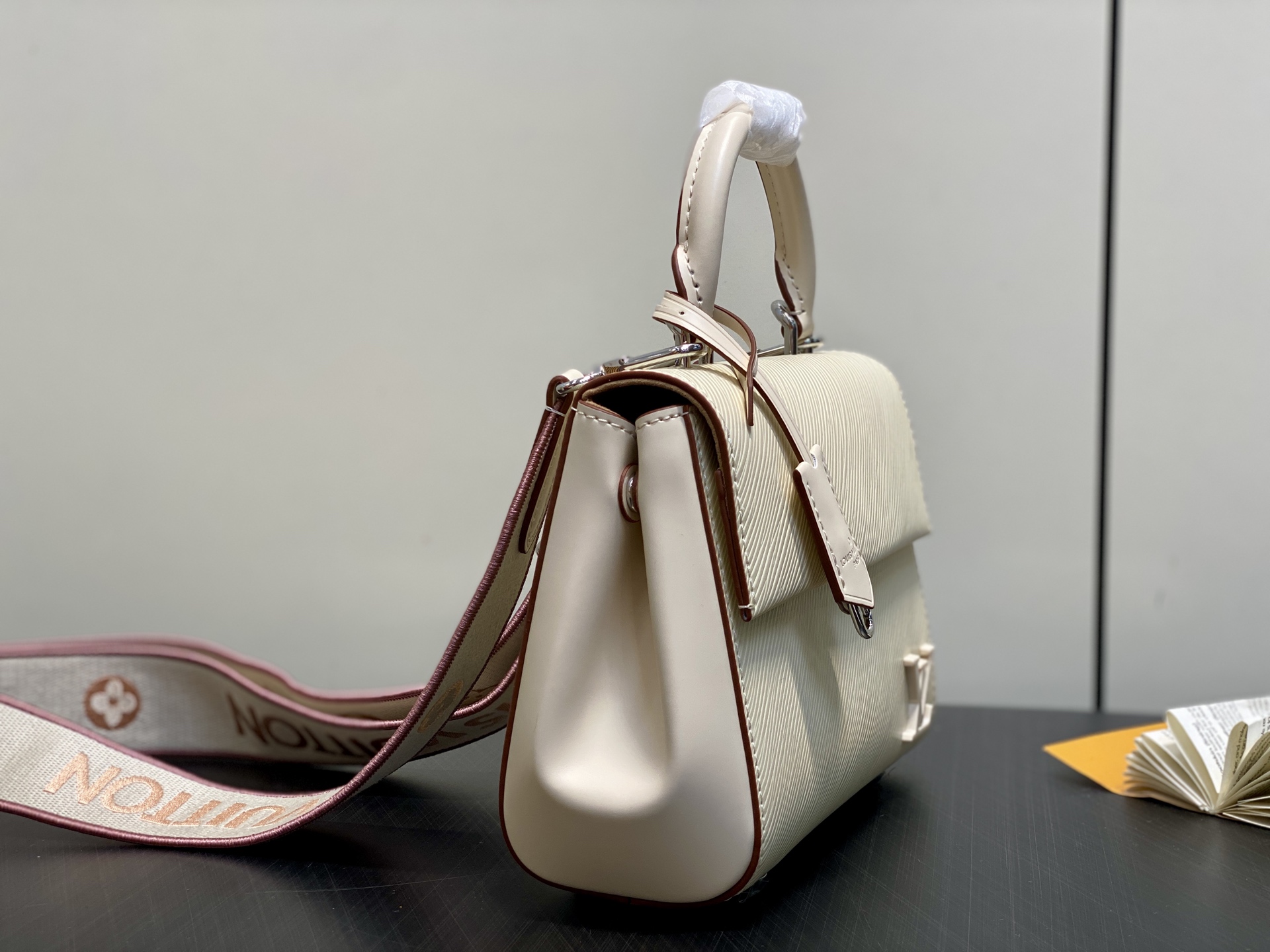 Louis Vuitton Tote Bag White M-l