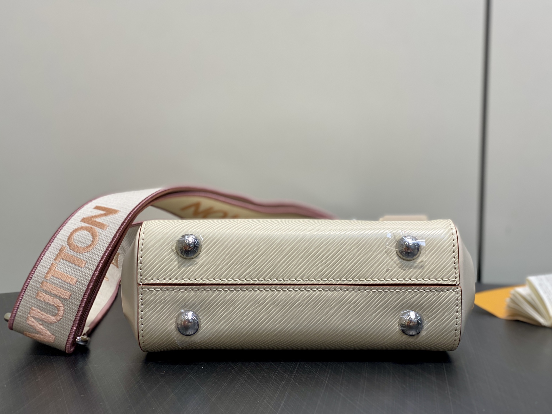 Louis Vuitton Tote Bag White M-l