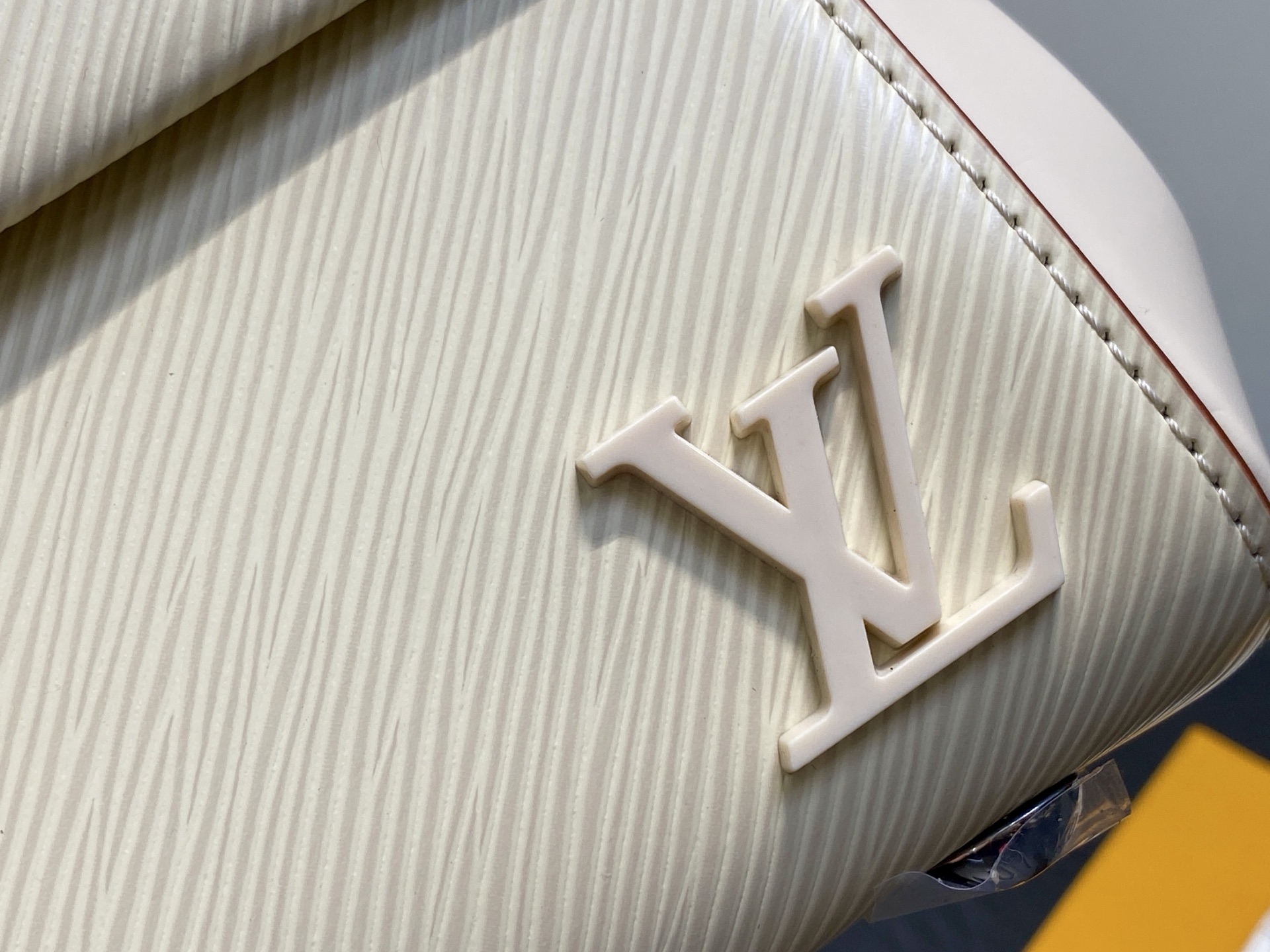 Louis Vuitton Tote Bag White M-l