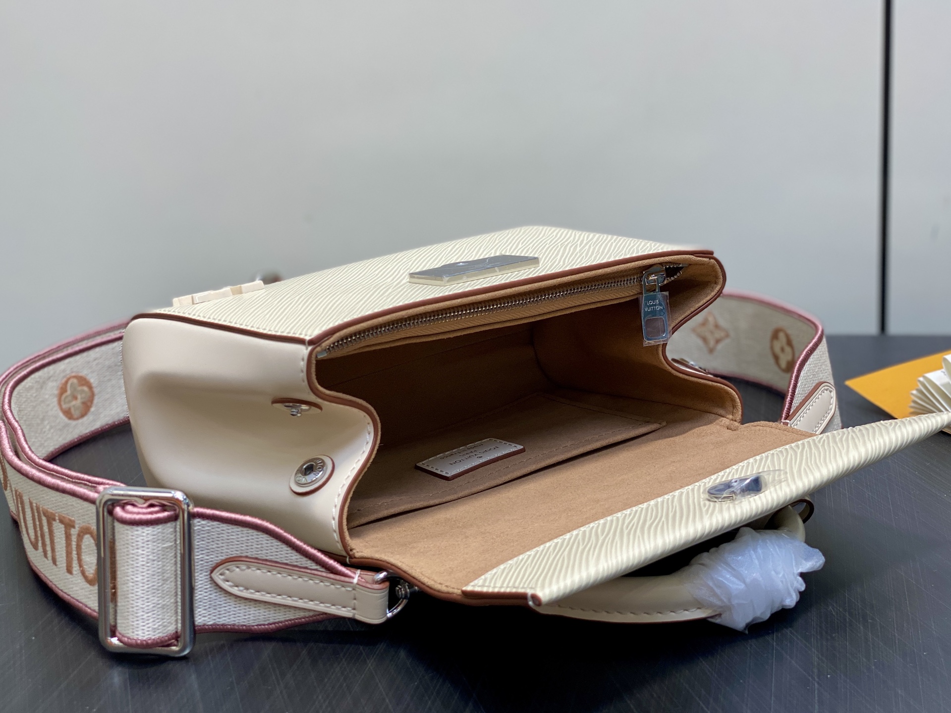 Louis Vuitton Tote Bag White M-l