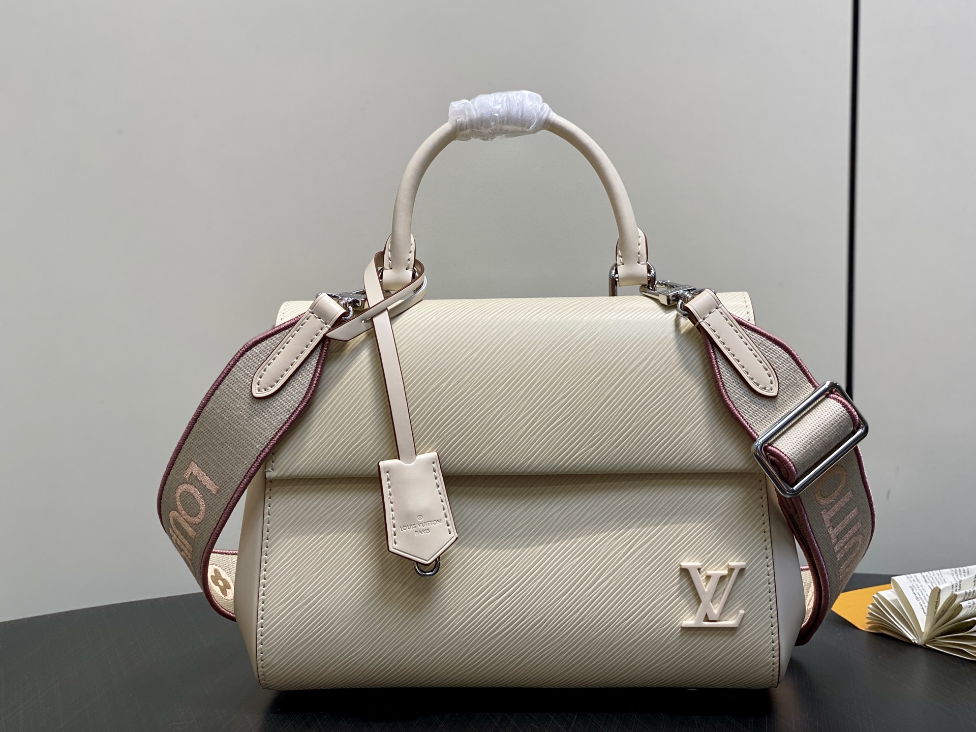 Louis Vuitton Tote Bag White M-l
