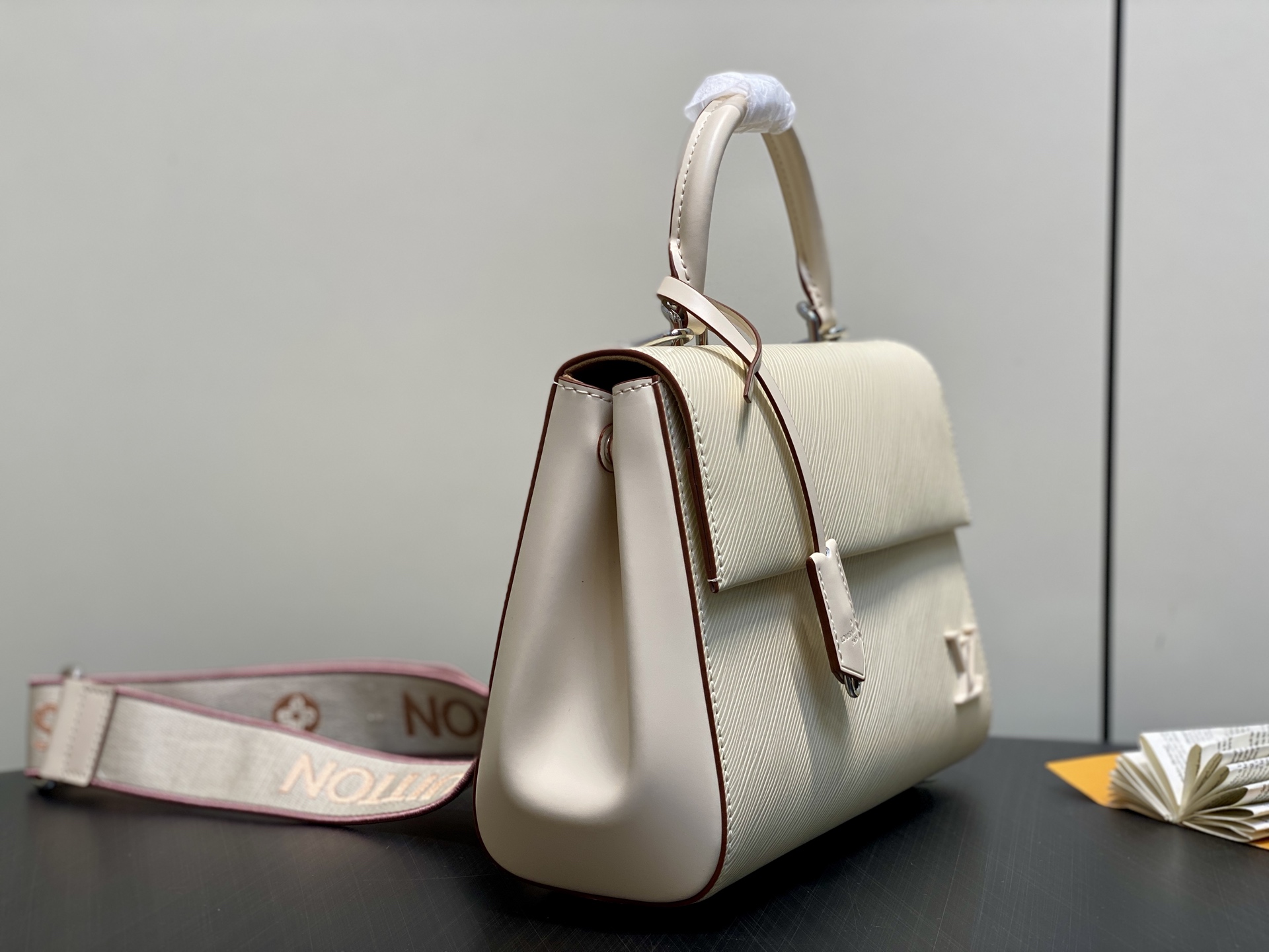 Louis Vuitton Tote Bag White M-l