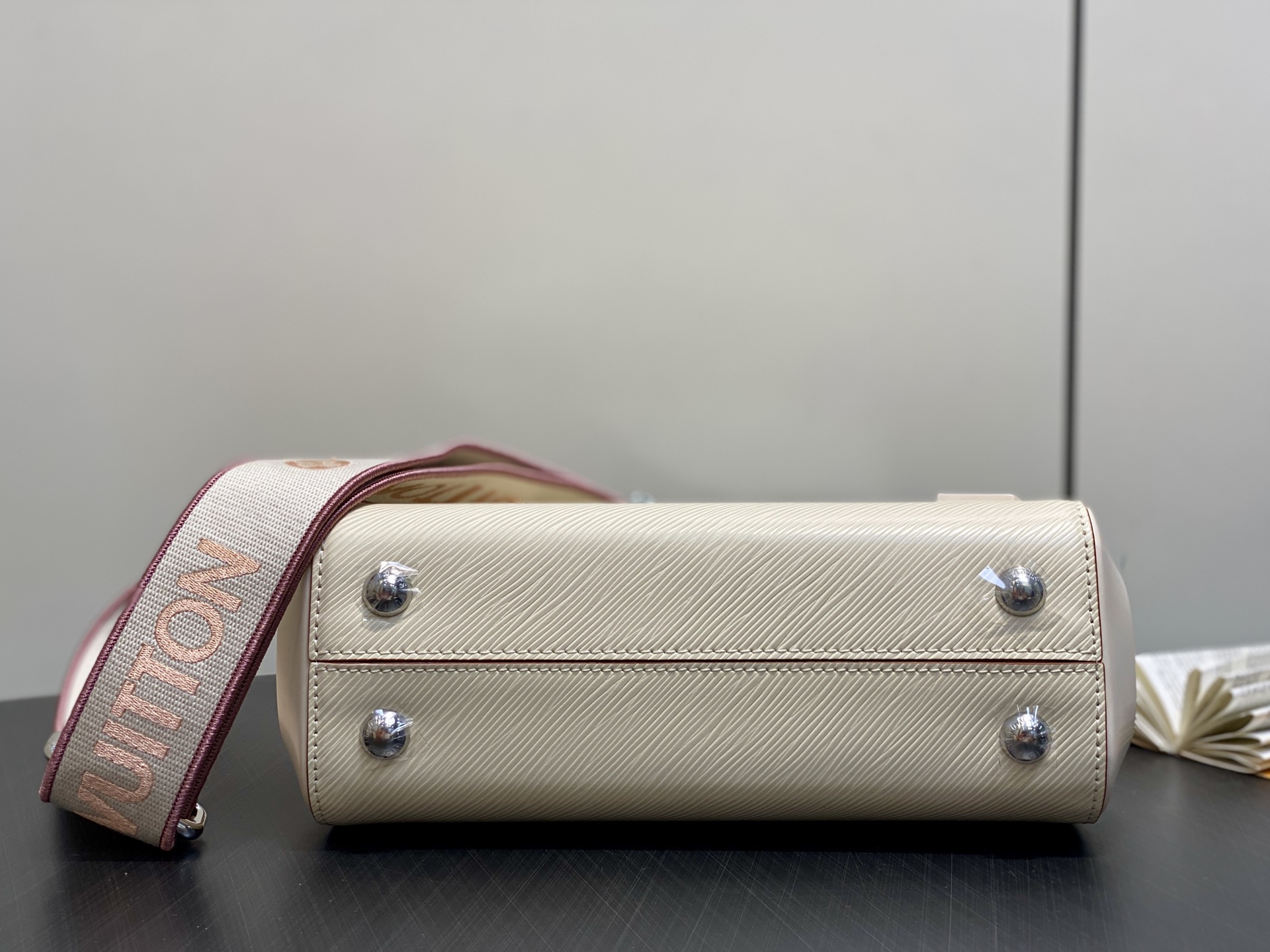 Louis Vuitton Tote Bag White M-l