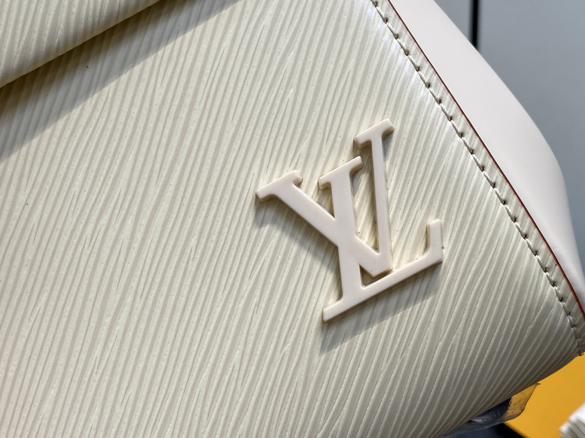 Louis Vuitton Tote Bag White M-l