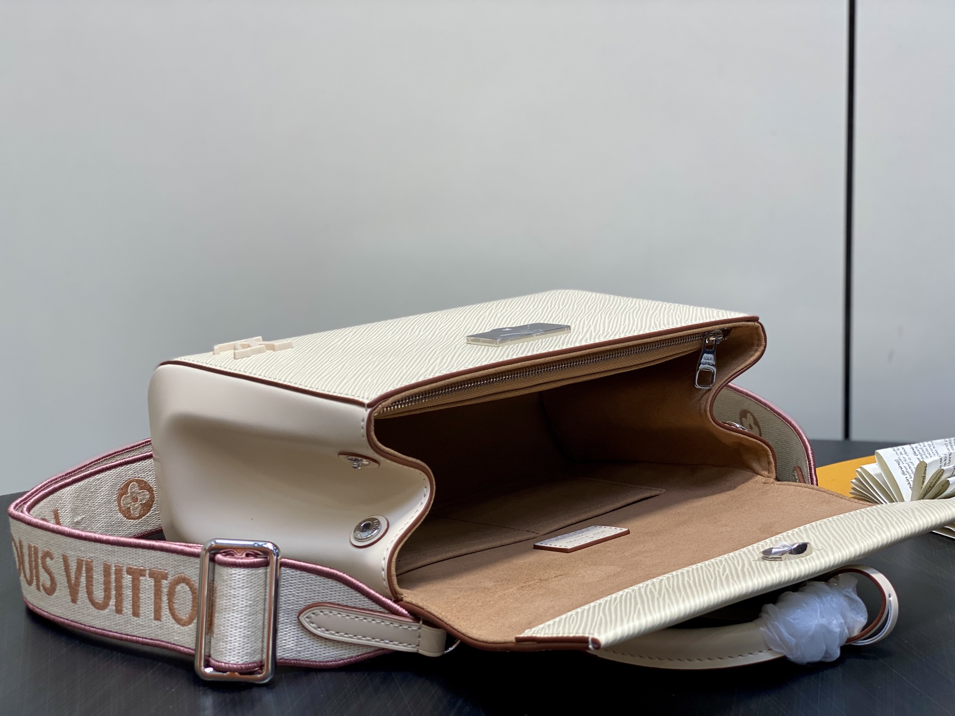 Louis Vuitton Tote Bag White M-l