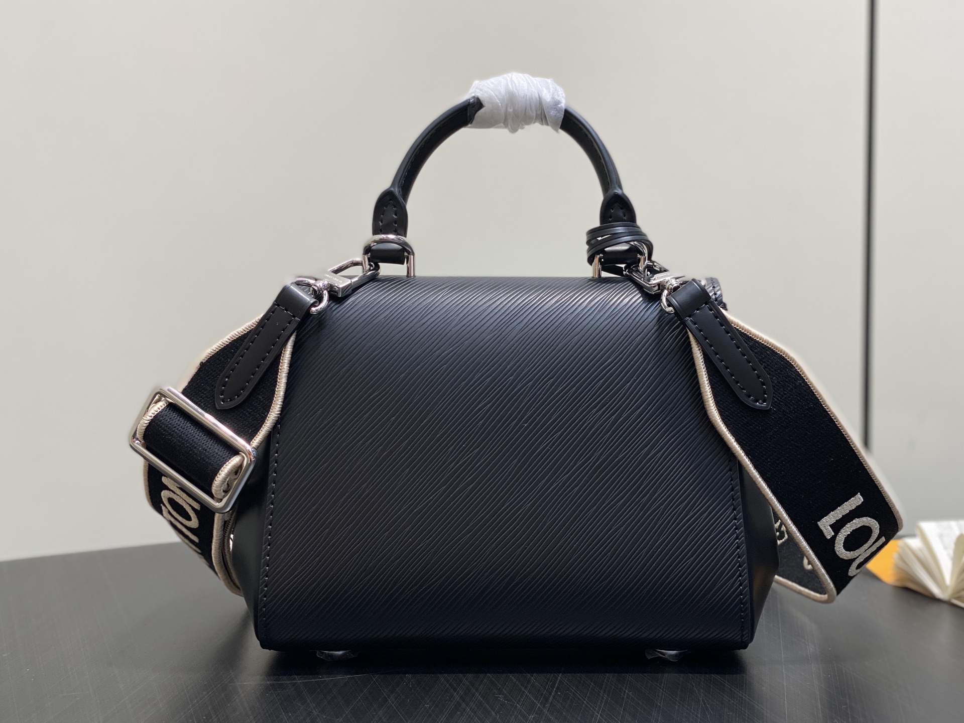 Louis Vuitton Tote Bag Black M-l