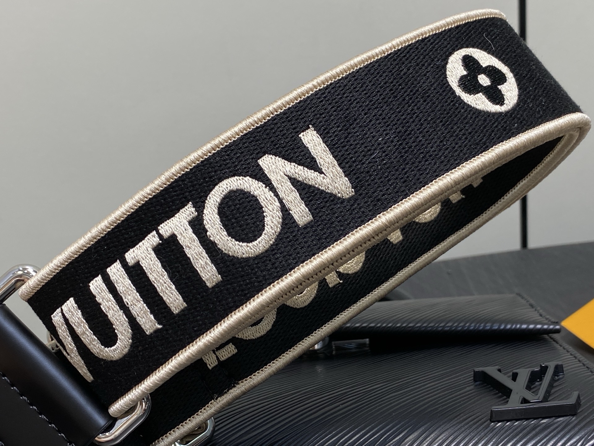 Louis Vuitton Tote Bag Black M-l