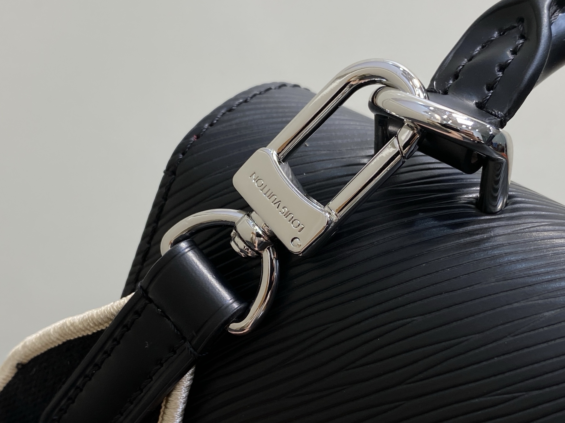 Louis Vuitton Tote Bag Black M-l