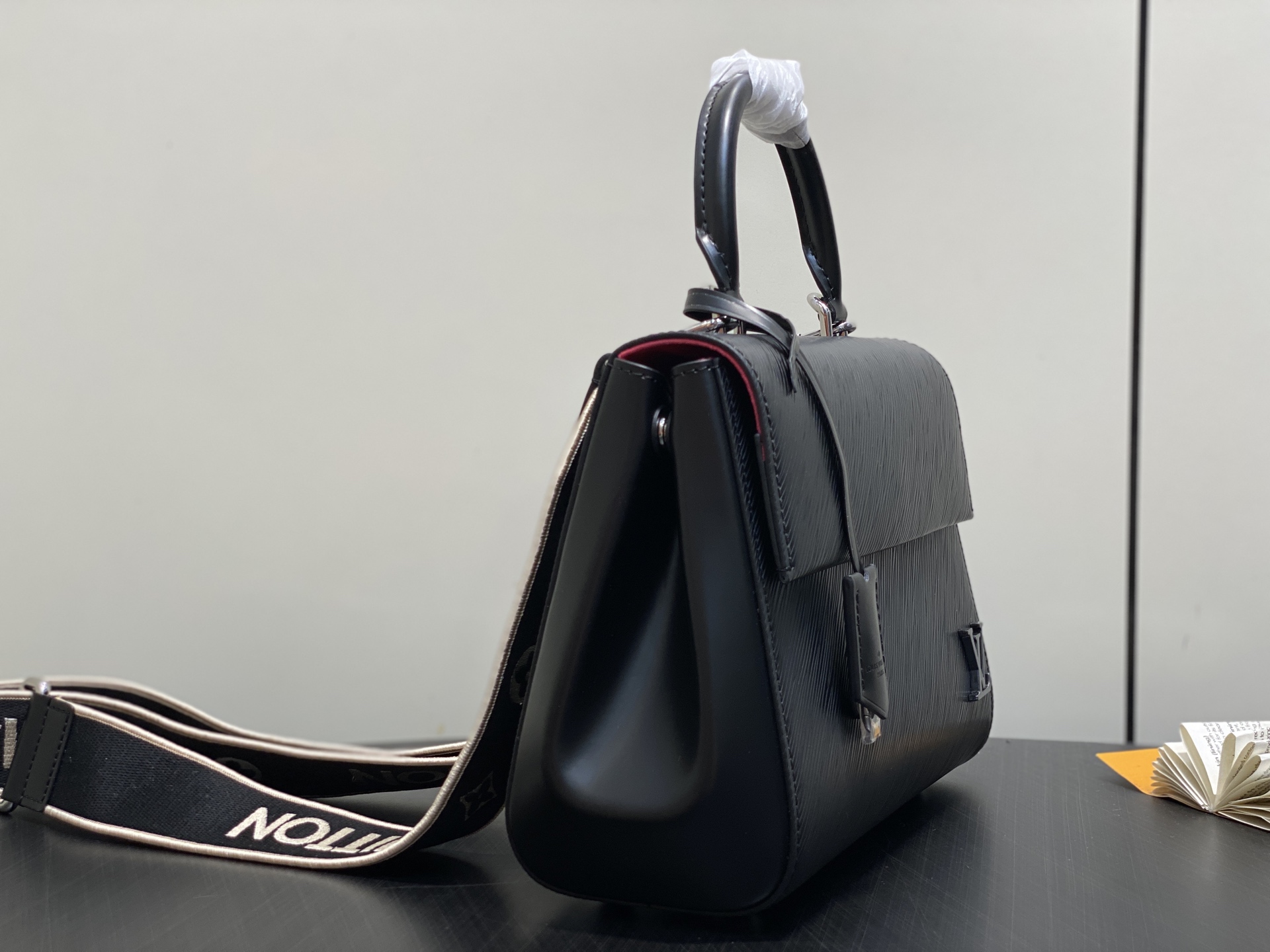 Louis Vuitton Tote Bag Black M-l