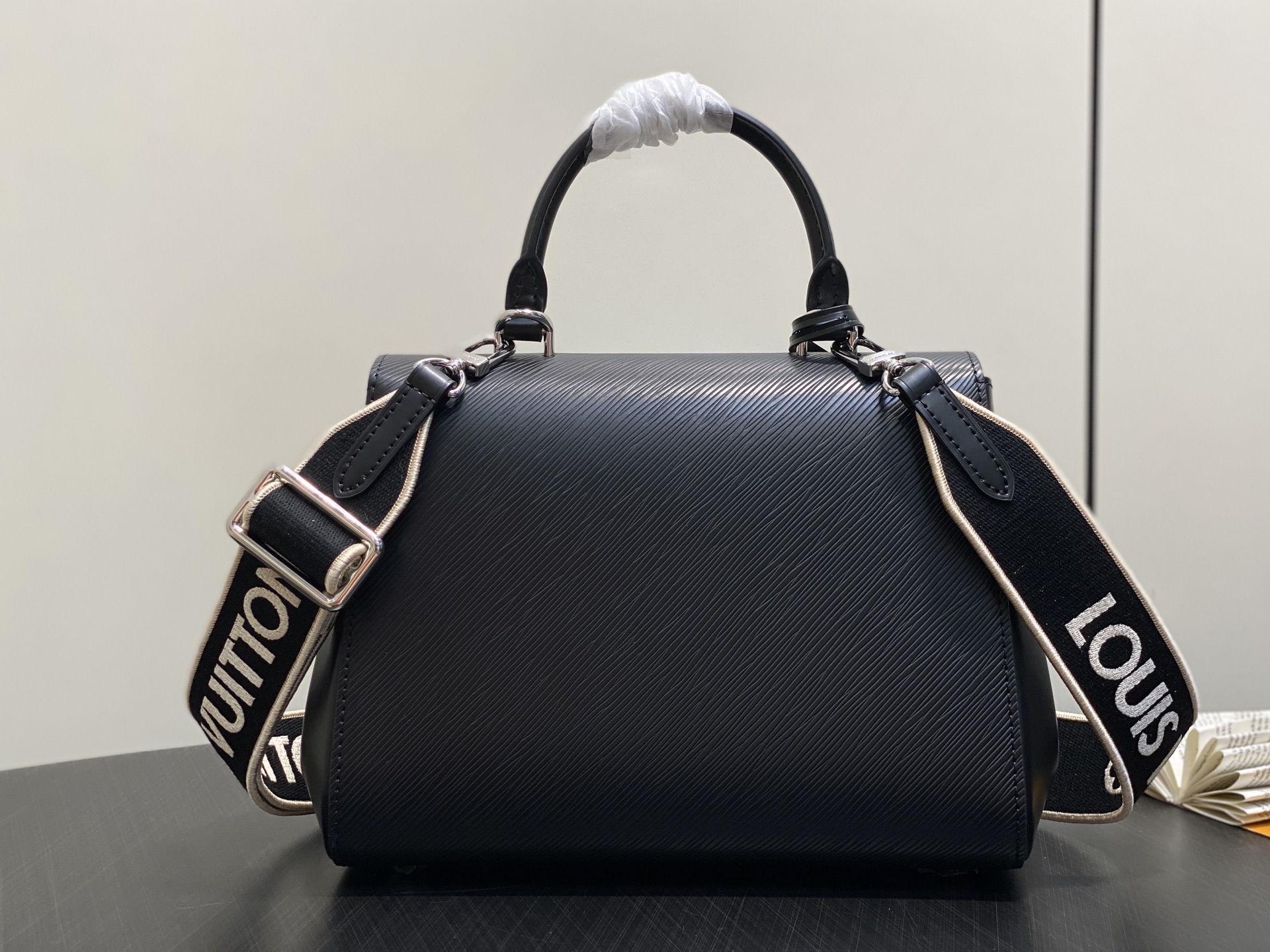 Louis Vuitton Tote Bag Black M-l