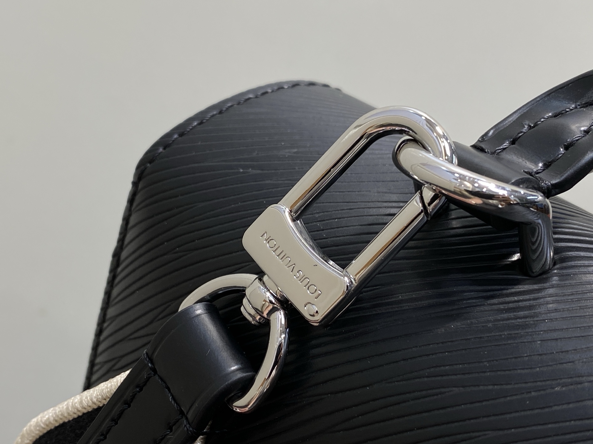 Louis Vuitton Tote Bag Black M-l